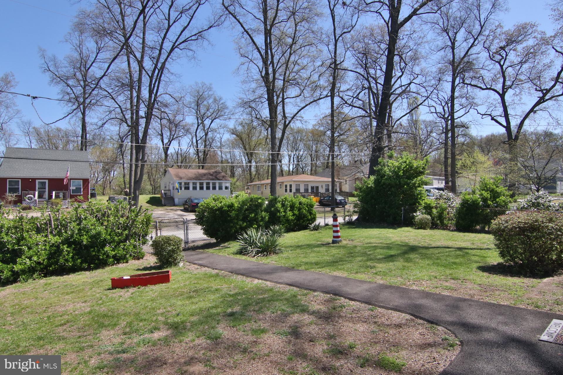 WOODLAND BEACH - Residential