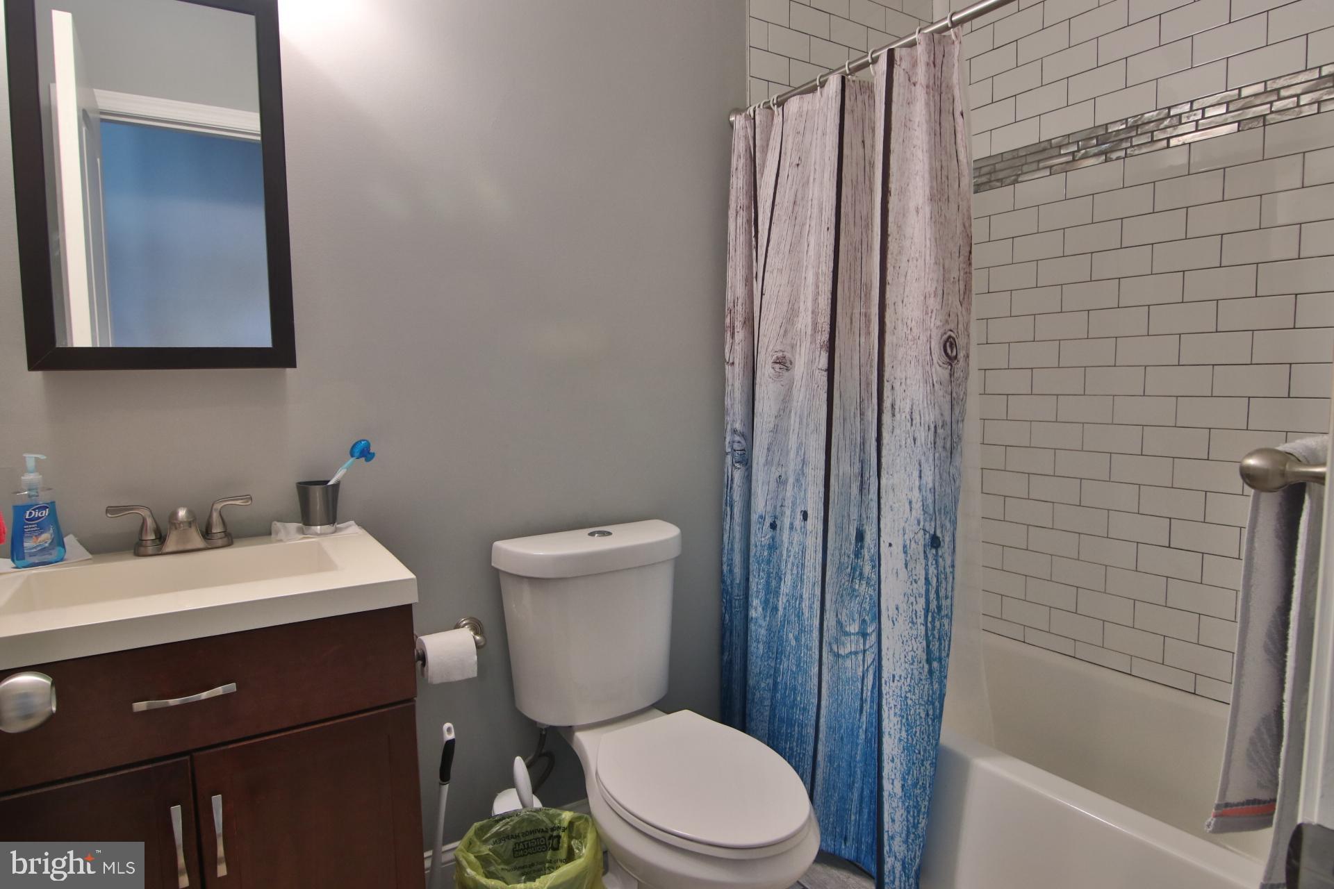 WOODLAND BEACH - Residential