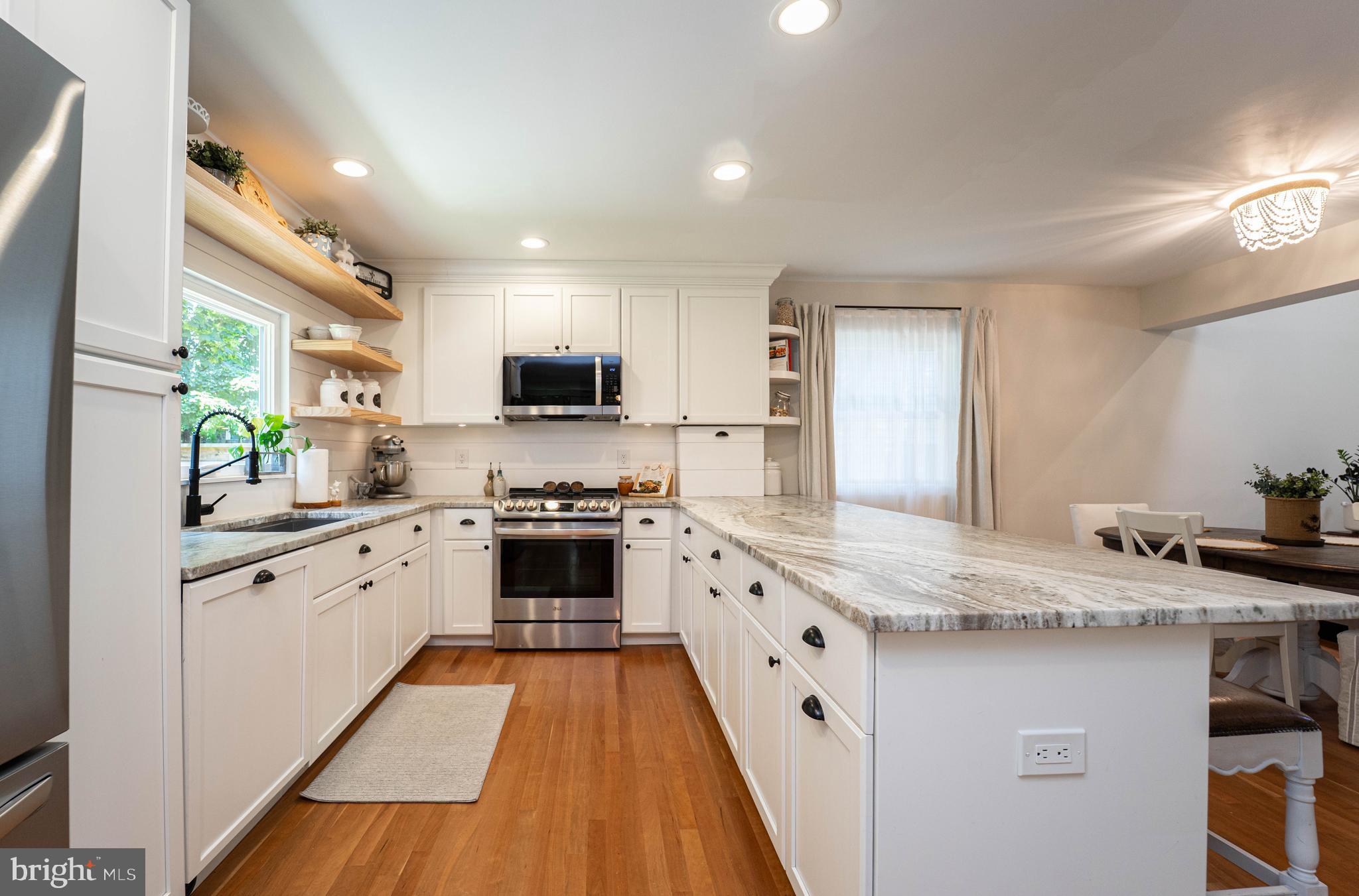 MURRAY HILL - Residential