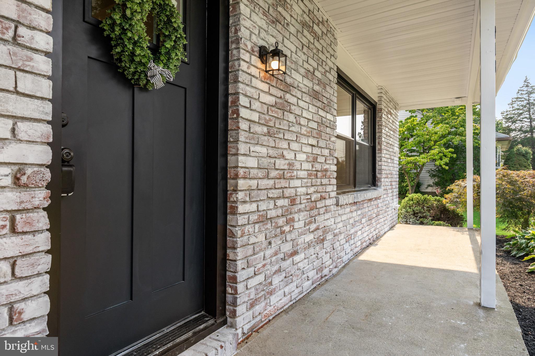 418 KINGSTON DRIVE