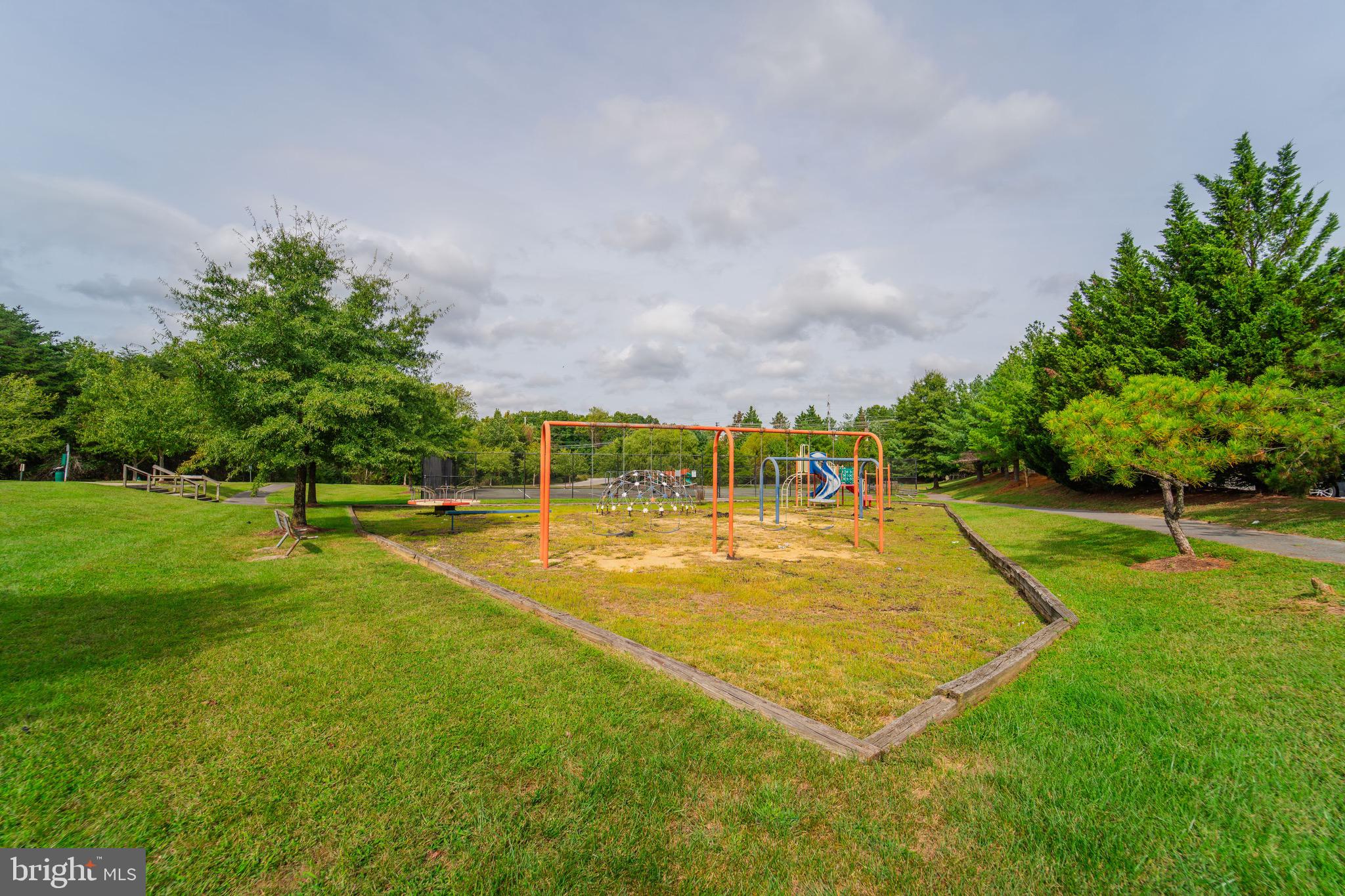 COLONY SQUARE - Residential