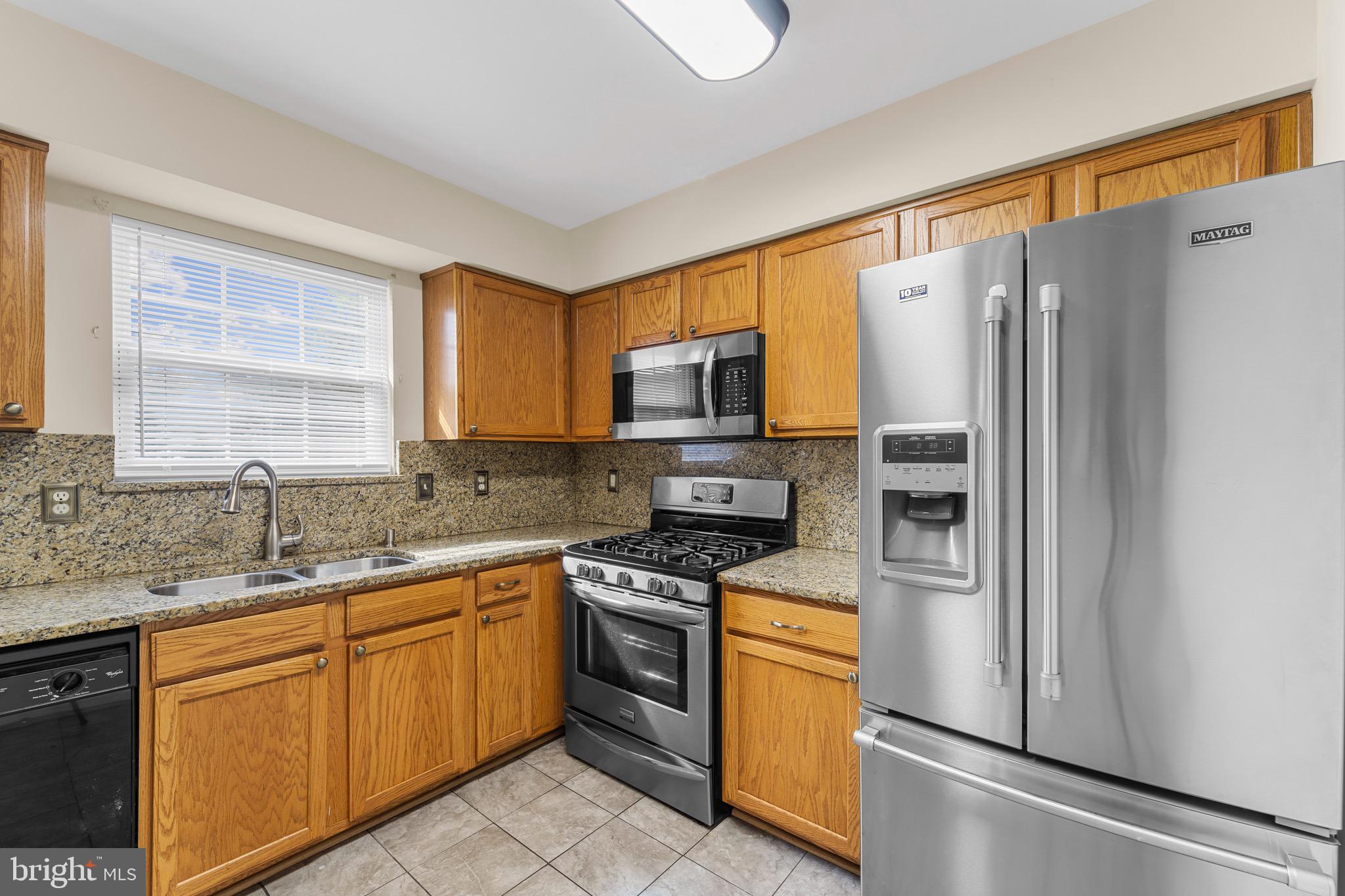 COLONY SQUARE - Residential