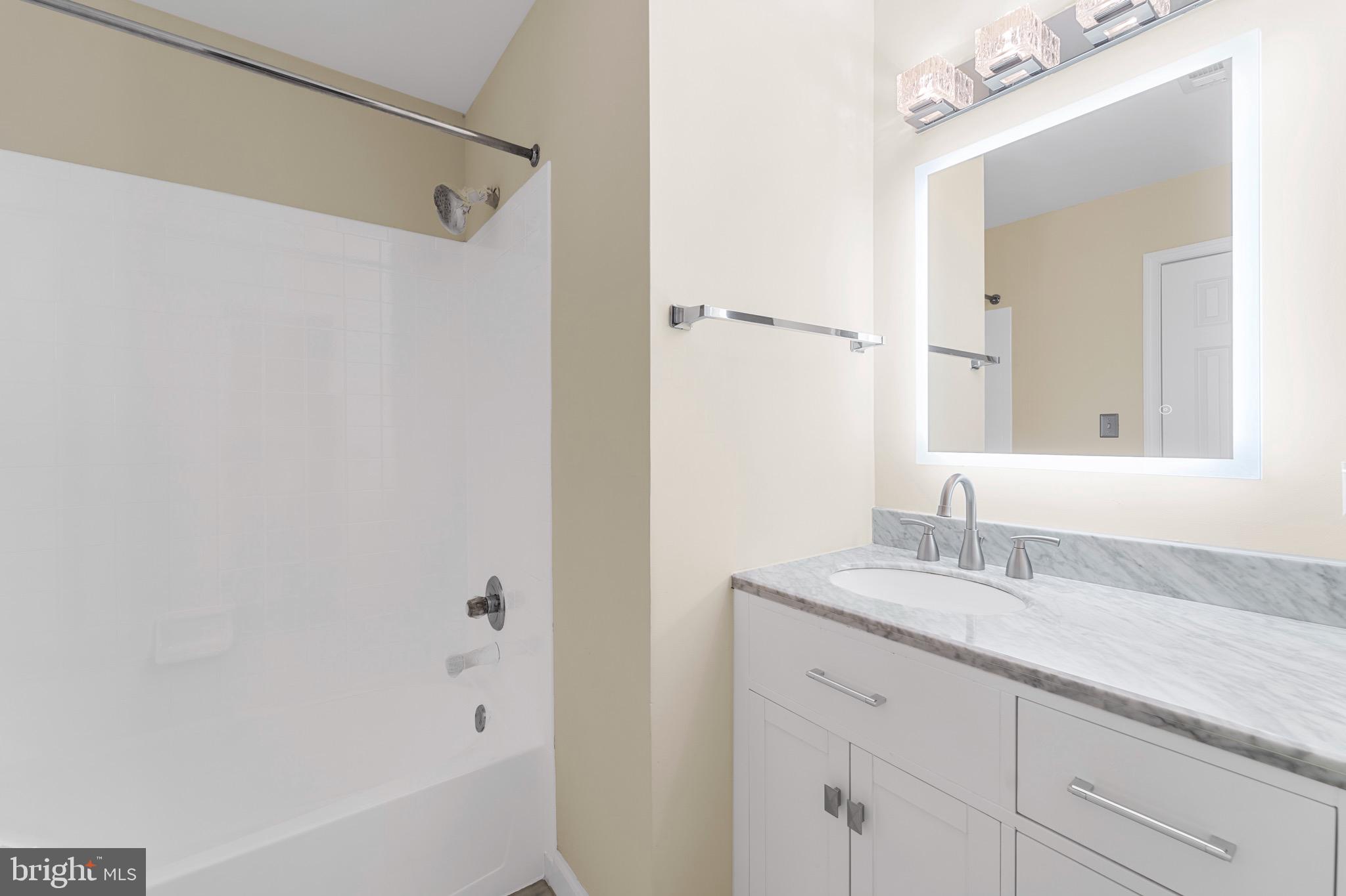 COLONY SQUARE - Residential