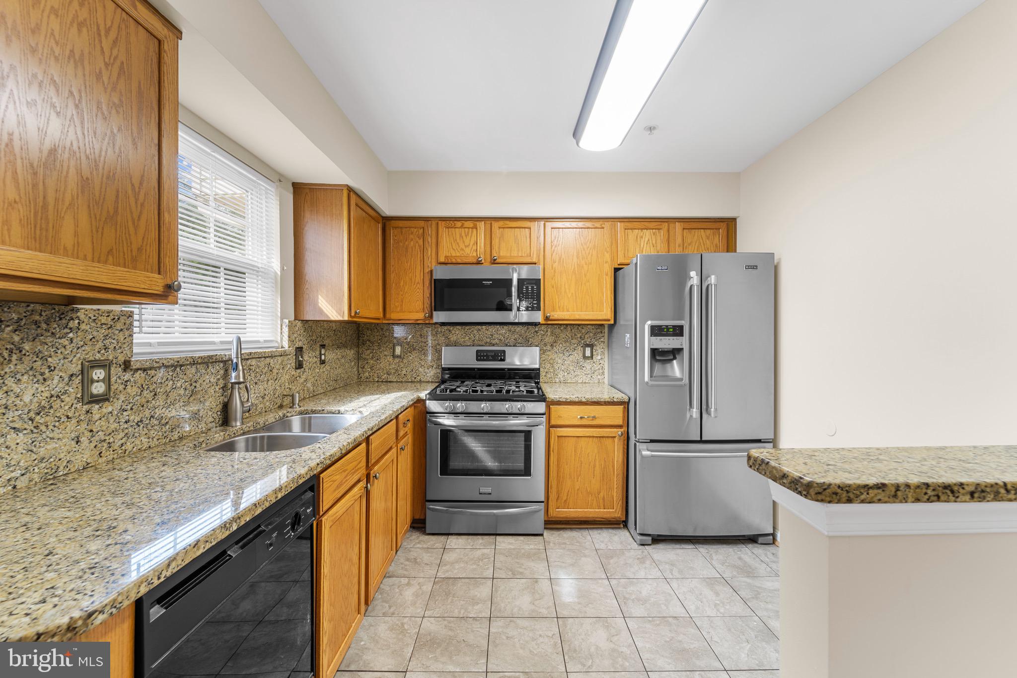 COLONY SQUARE - Residential