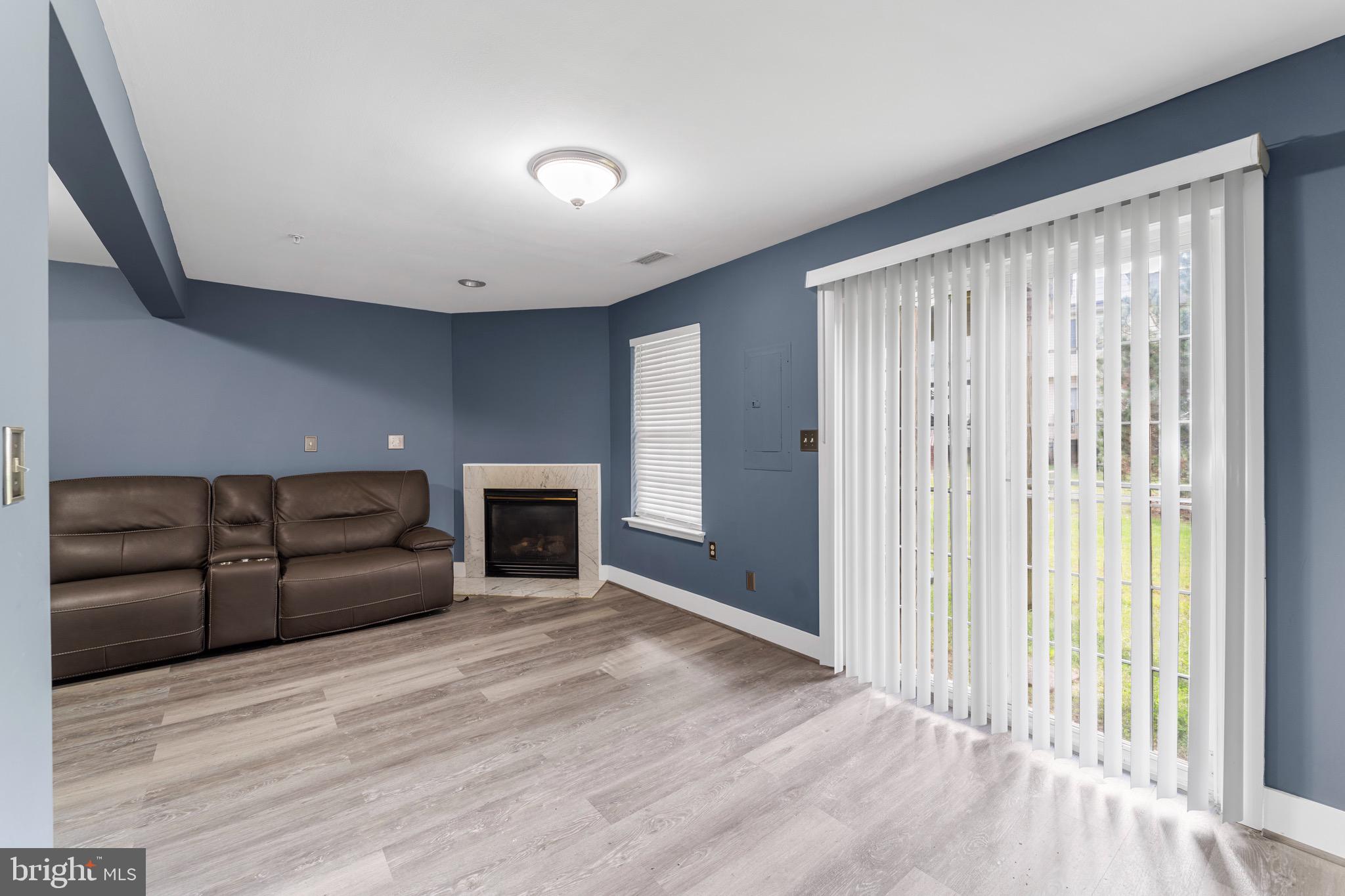 COLONY SQUARE - Residential