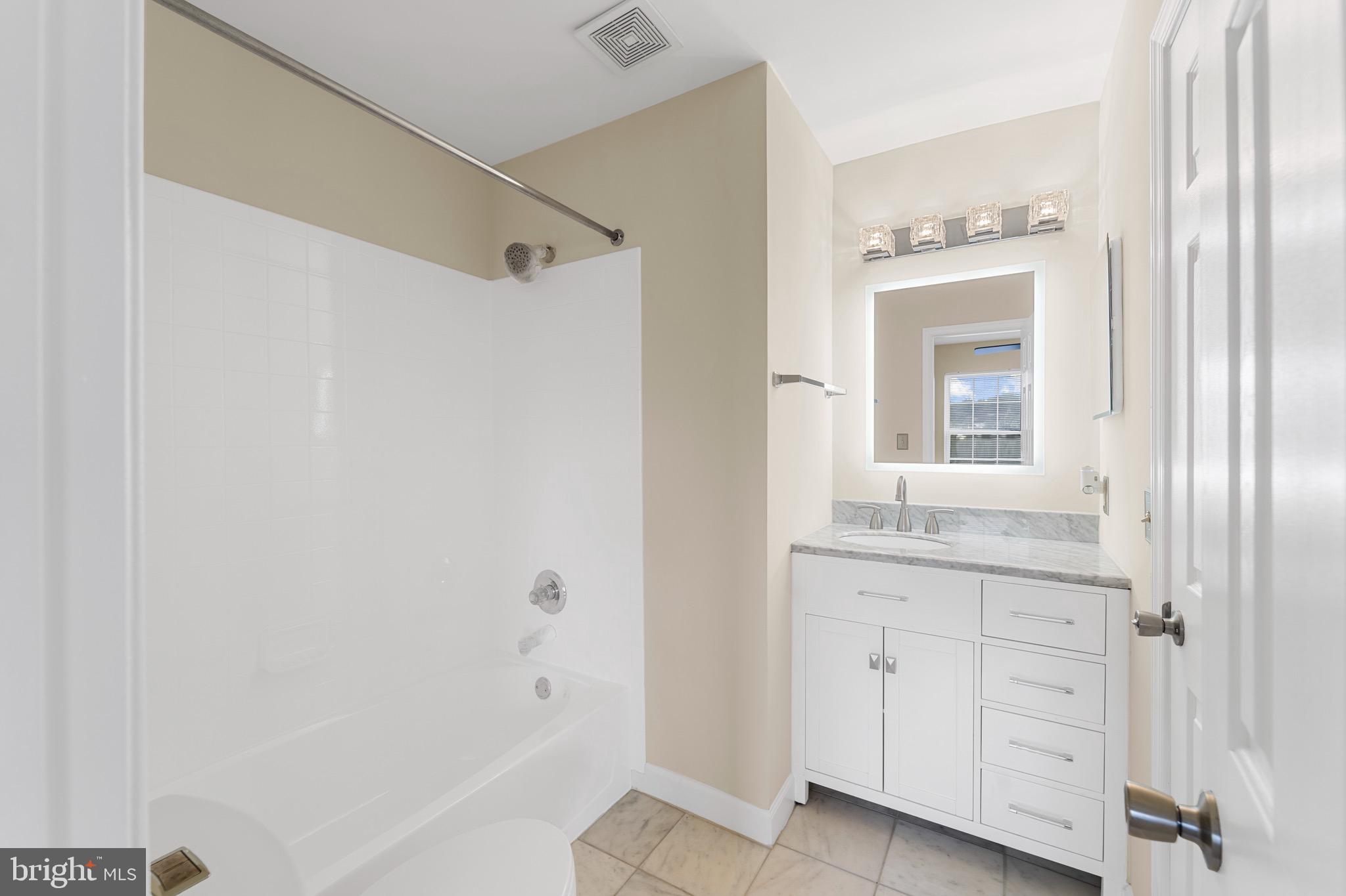 COLONY SQUARE - Residential