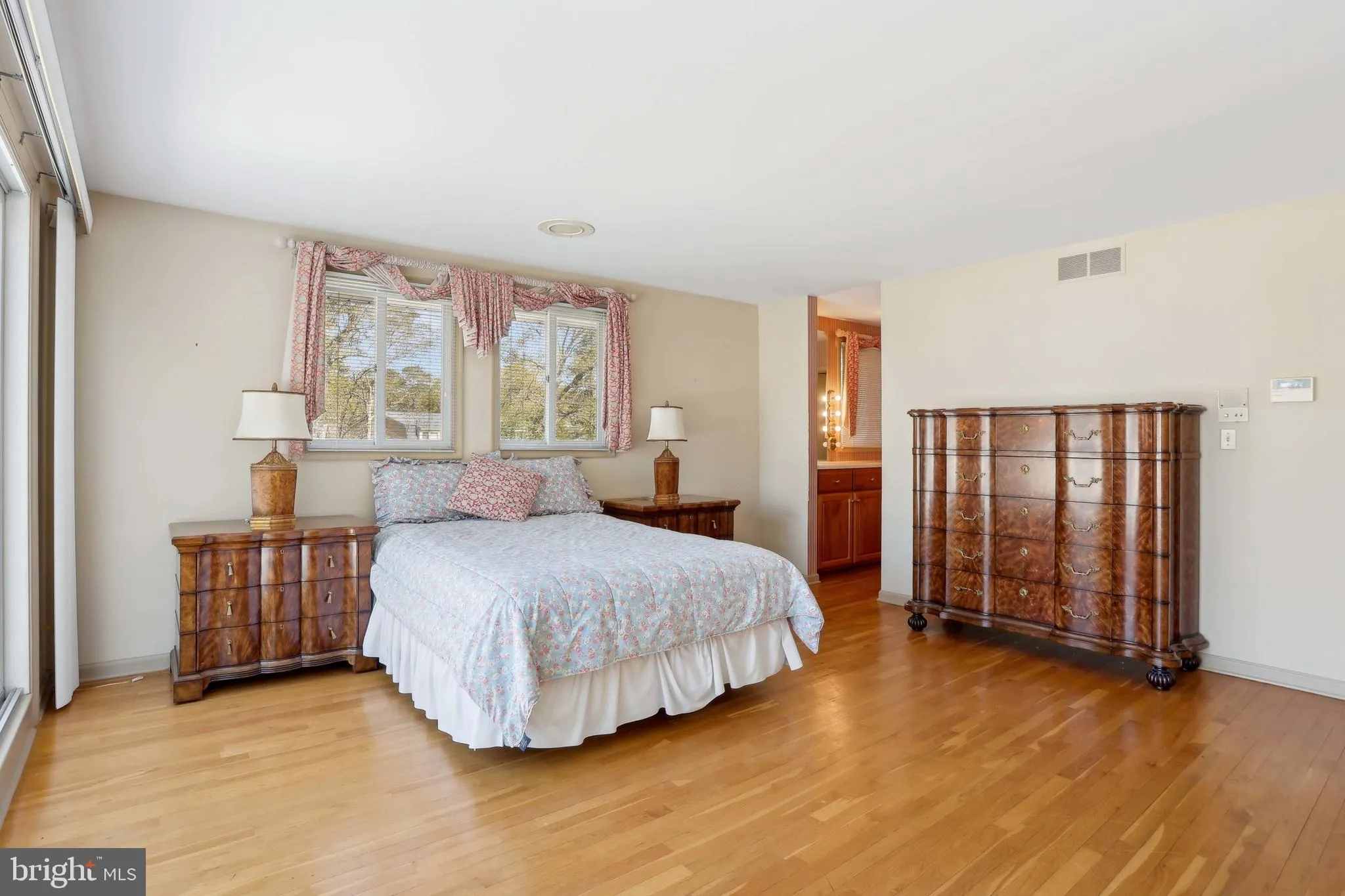 Millville, New Jersey 08332, United States, 5 Bedrooms Bedrooms, ,4 BathroomsBathrooms,Residential,Active,129272