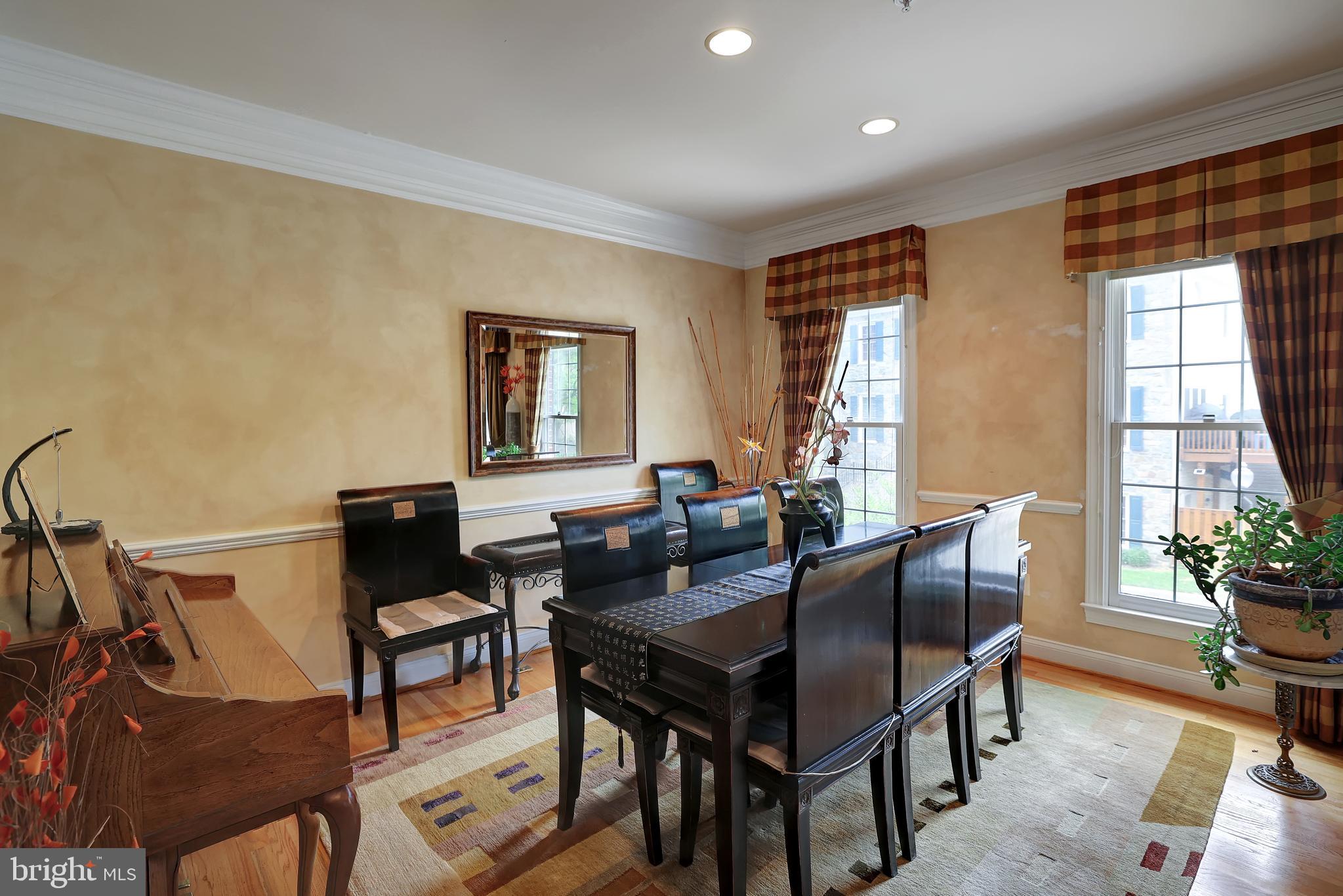 TOWER OAKS - Residential Lease