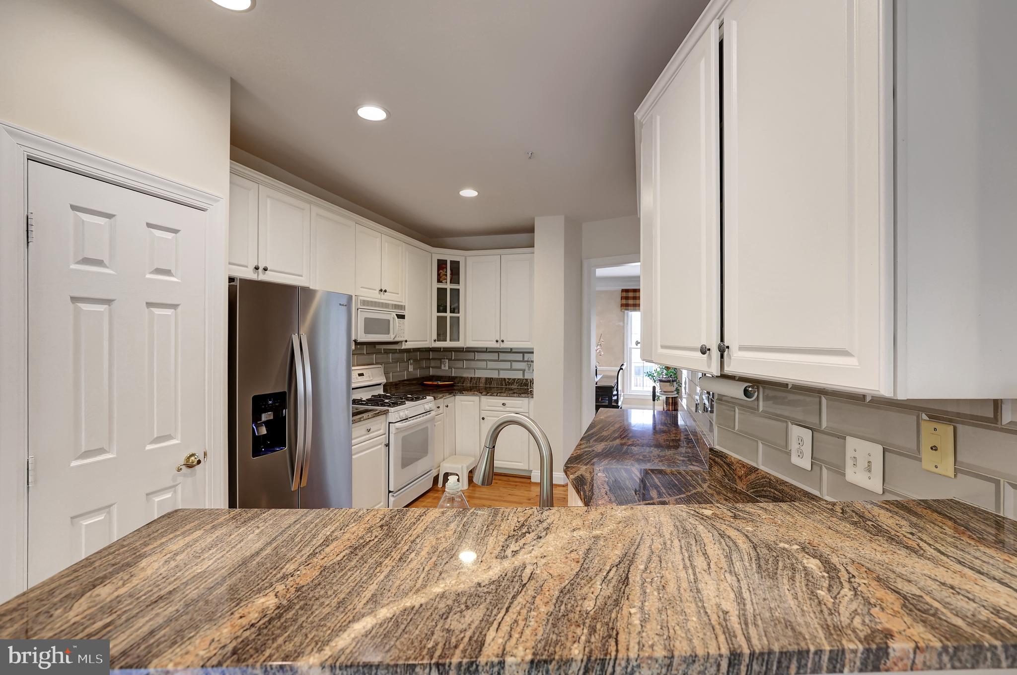 TOWER OAKS - Residential Lease