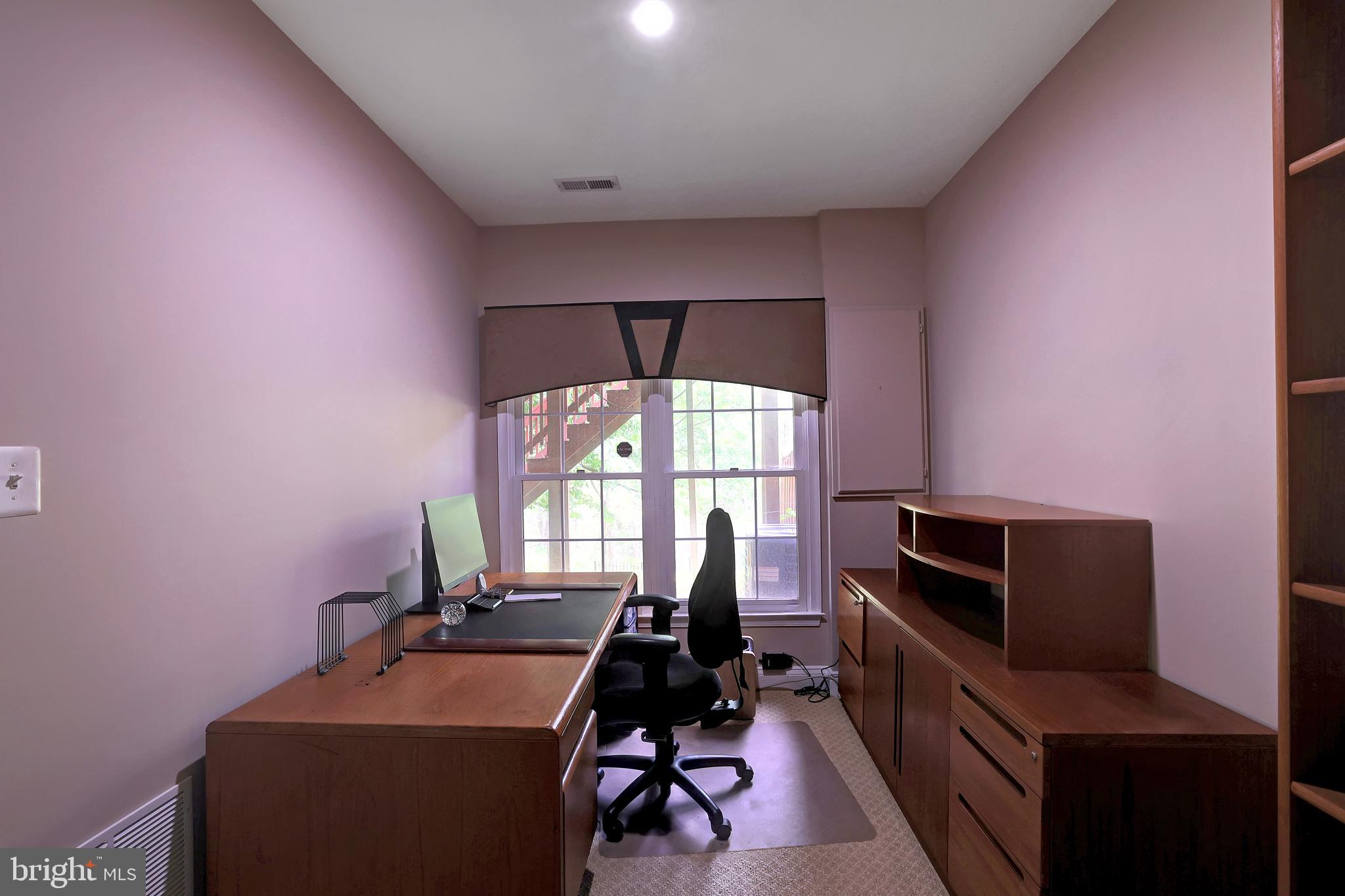 TOWER OAKS - Residential Lease