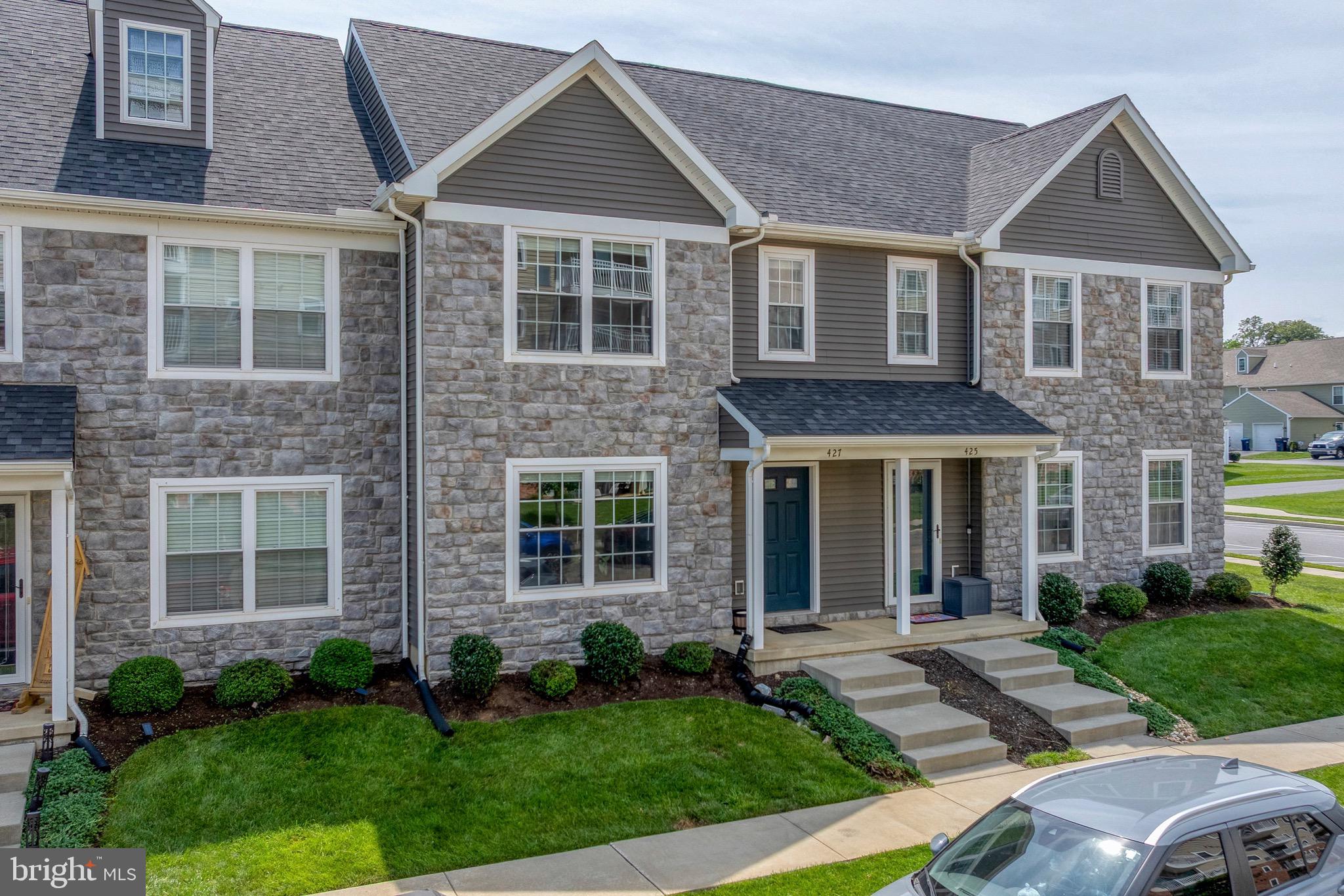 427 SPRINGWOOD DRIVE