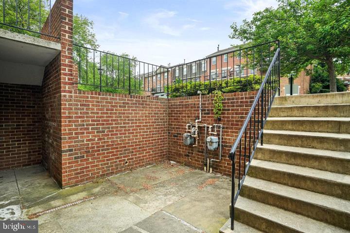 3912 CHESTERWOOD DRIVE 3912