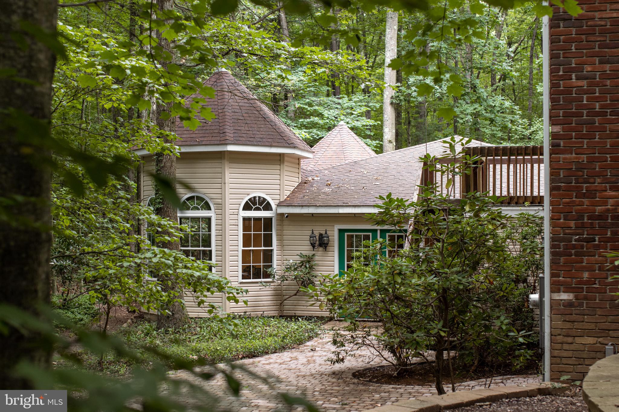 CHRIBARO MANOR - Residential