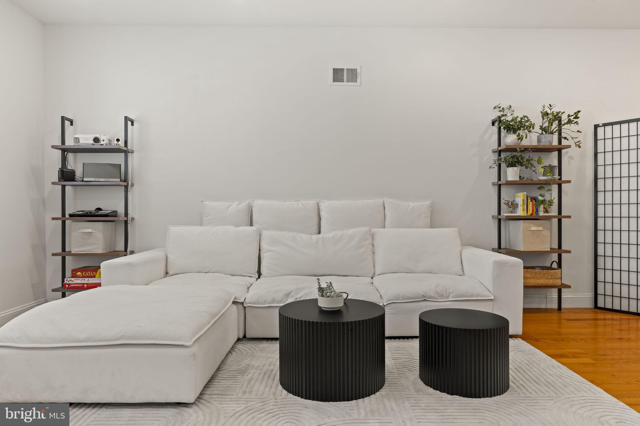 530 DICKINSON STREET