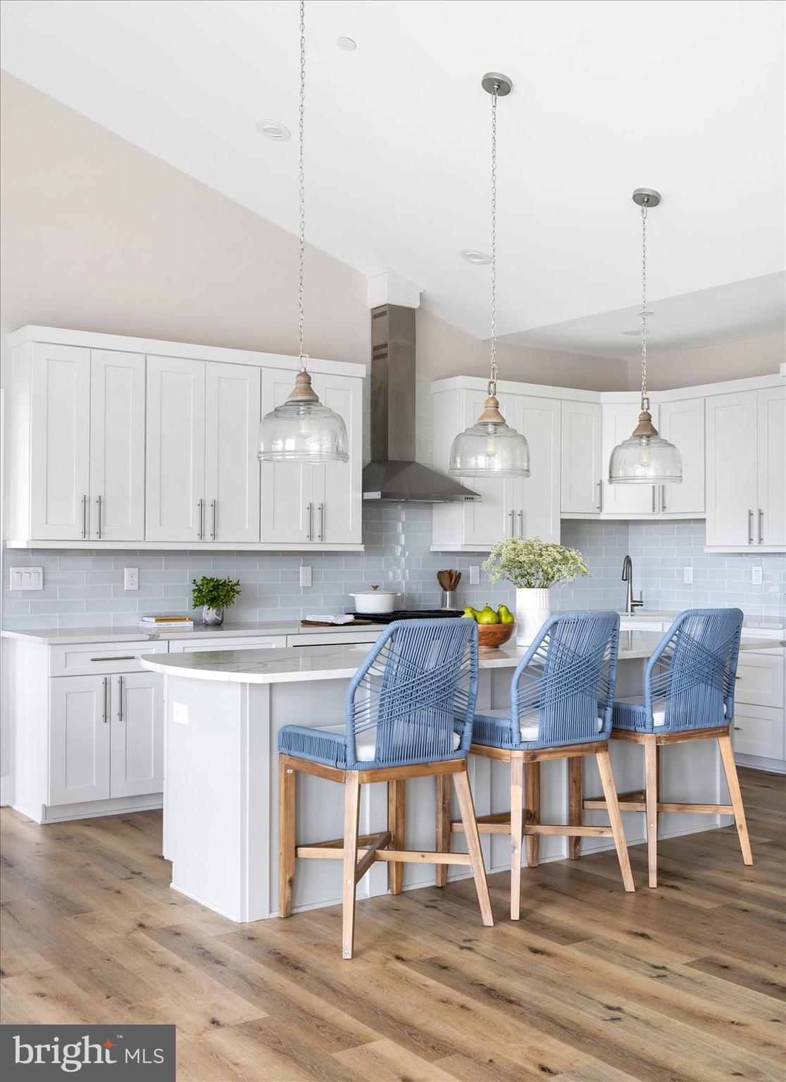 LIGHTHOUSE SOUND - Residential