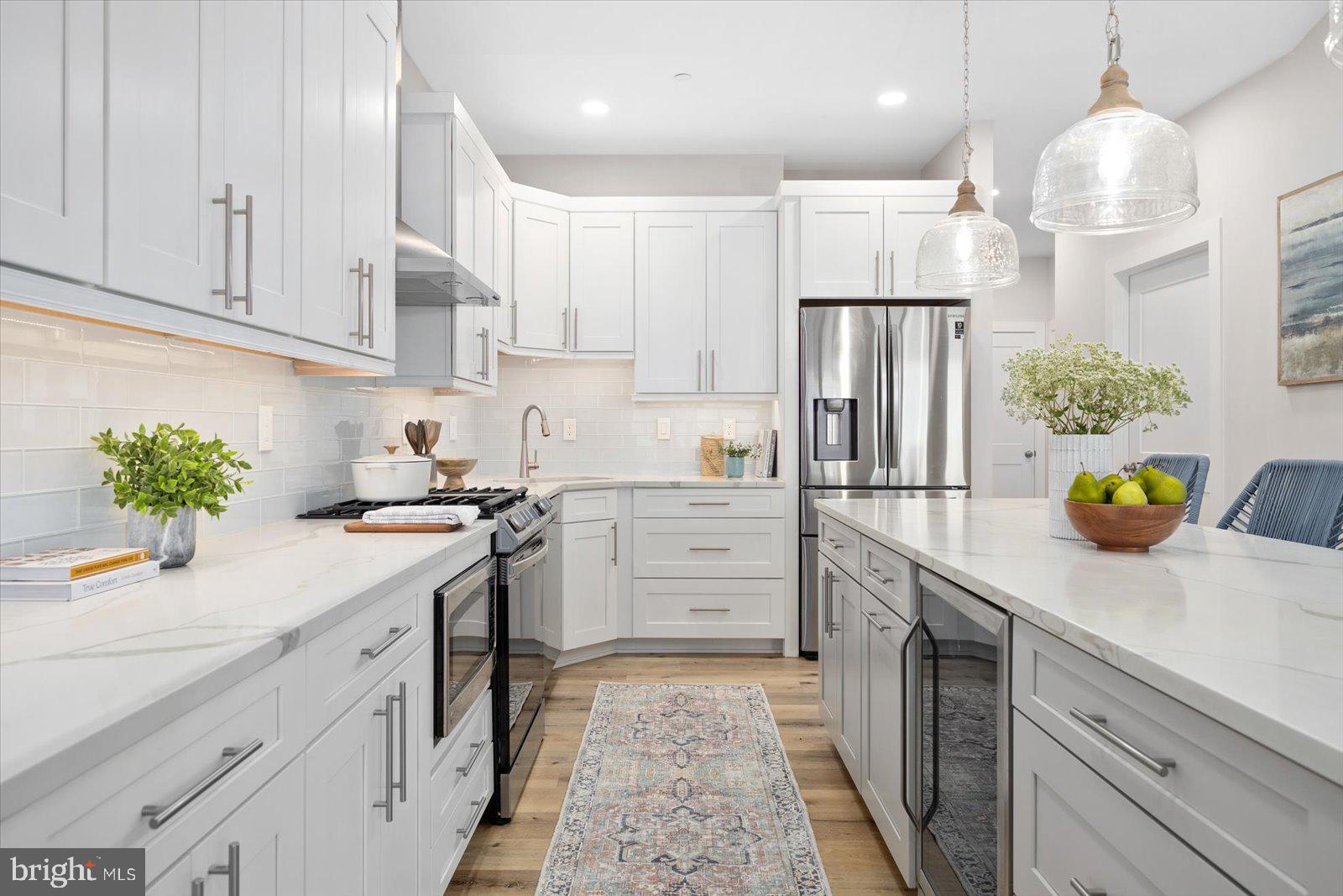 LIGHTHOUSE SOUND - Residential