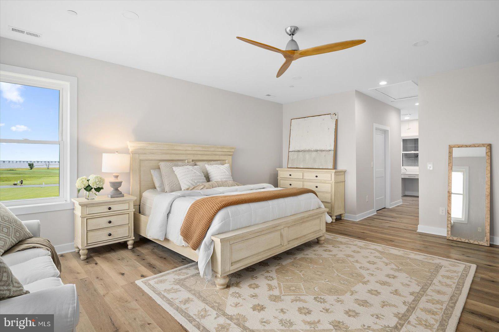 LIGHTHOUSE SOUND - Residential