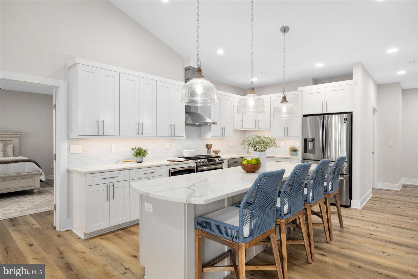 LIGHTHOUSE SOUND - Residential