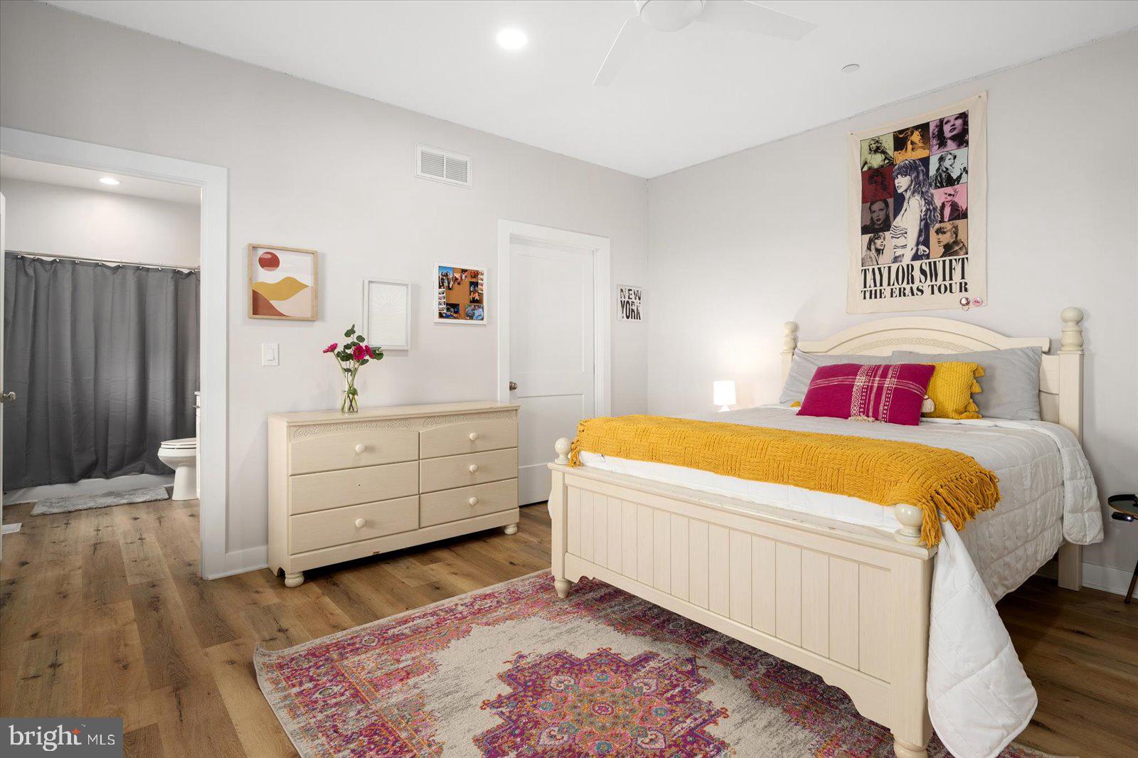 LIGHTHOUSE SOUND - Residential