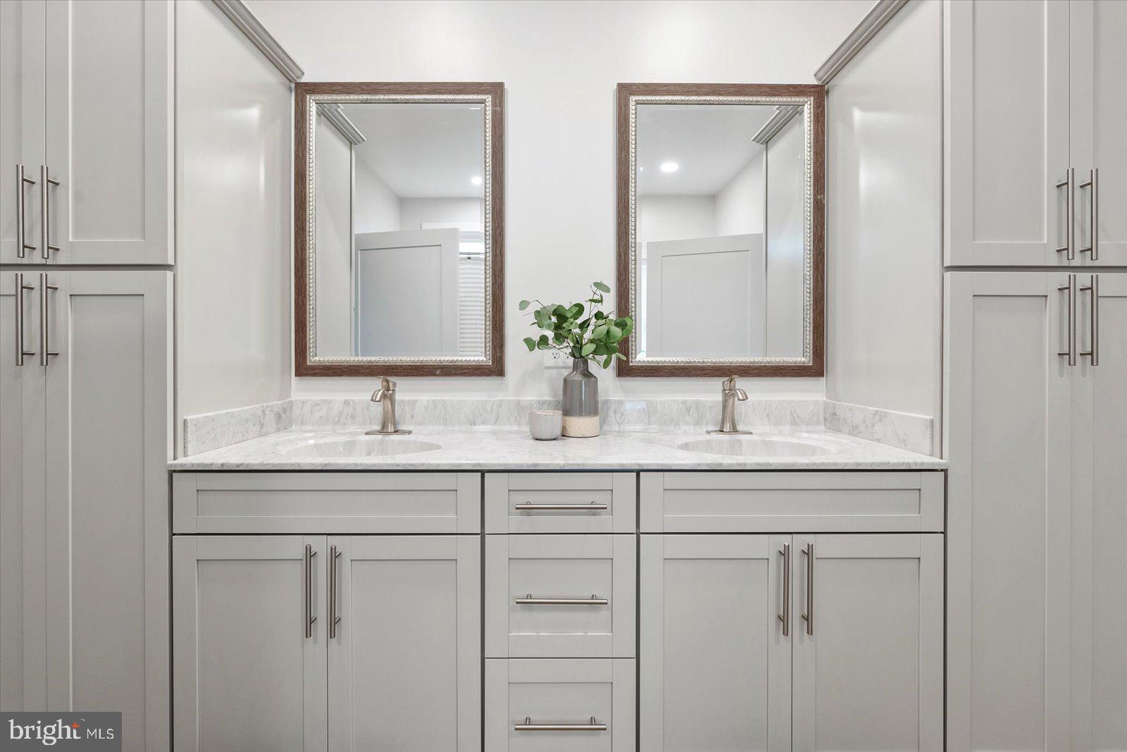 LIGHTHOUSE SOUND - Residential