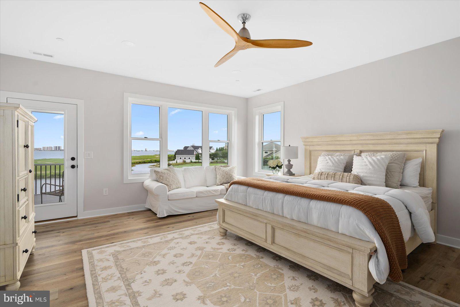 LIGHTHOUSE SOUND - Residential