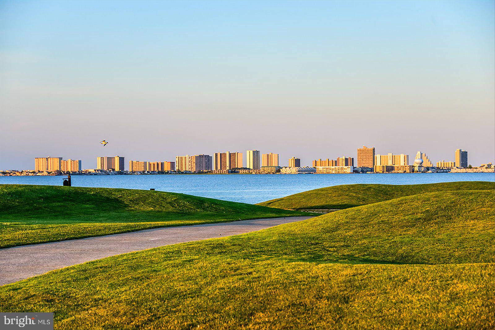 LIGHTHOUSE SOUND - Residential