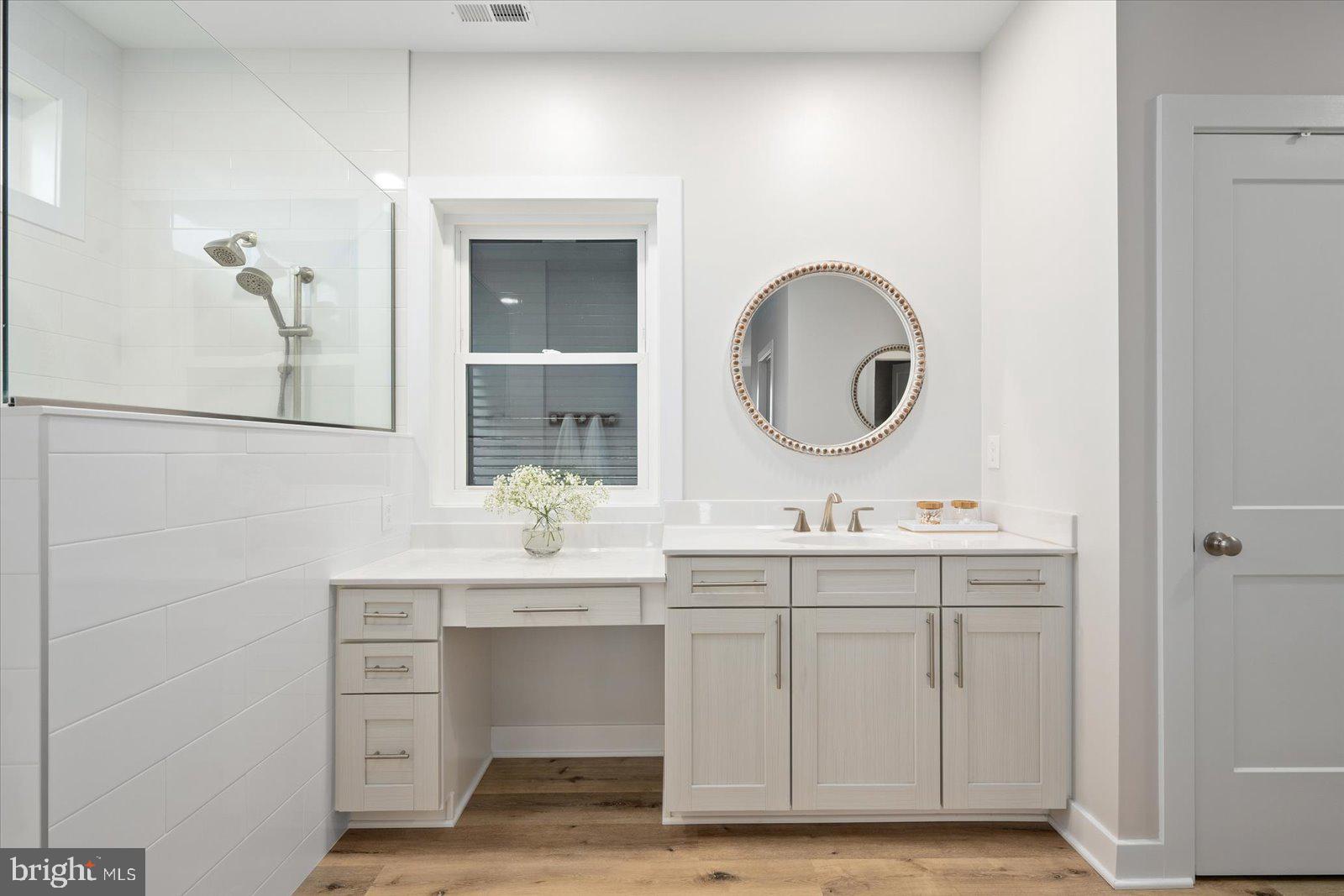 LIGHTHOUSE SOUND - Residential