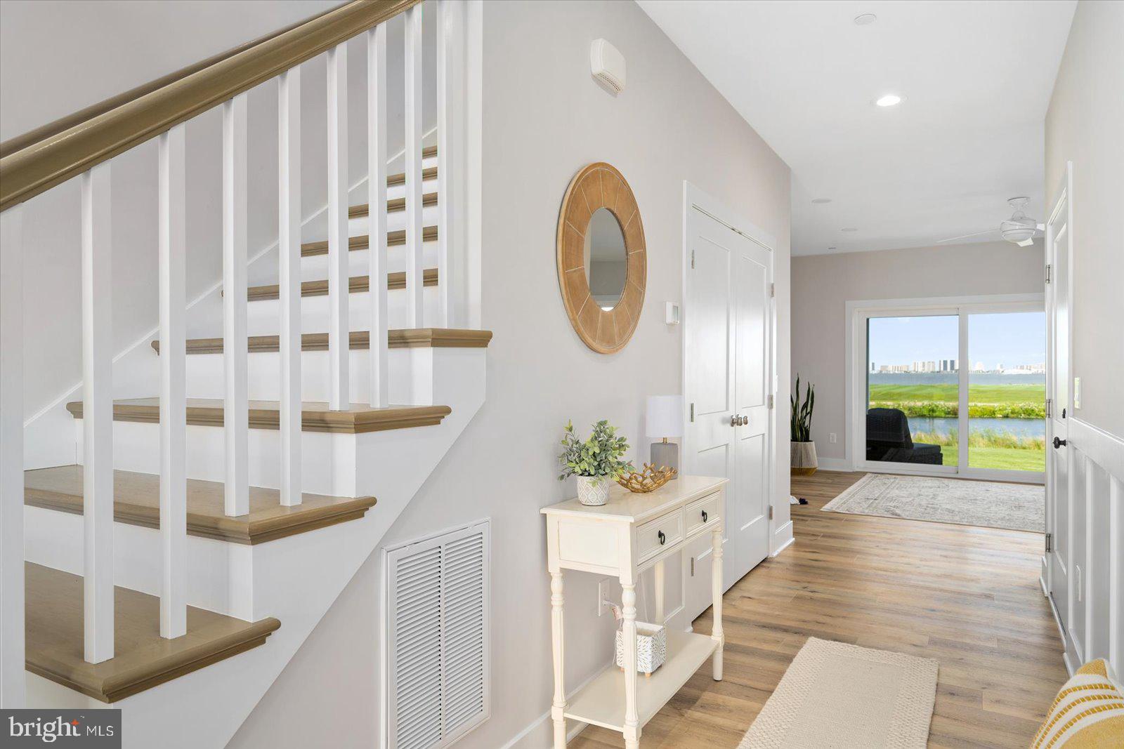 LIGHTHOUSE SOUND - Residential