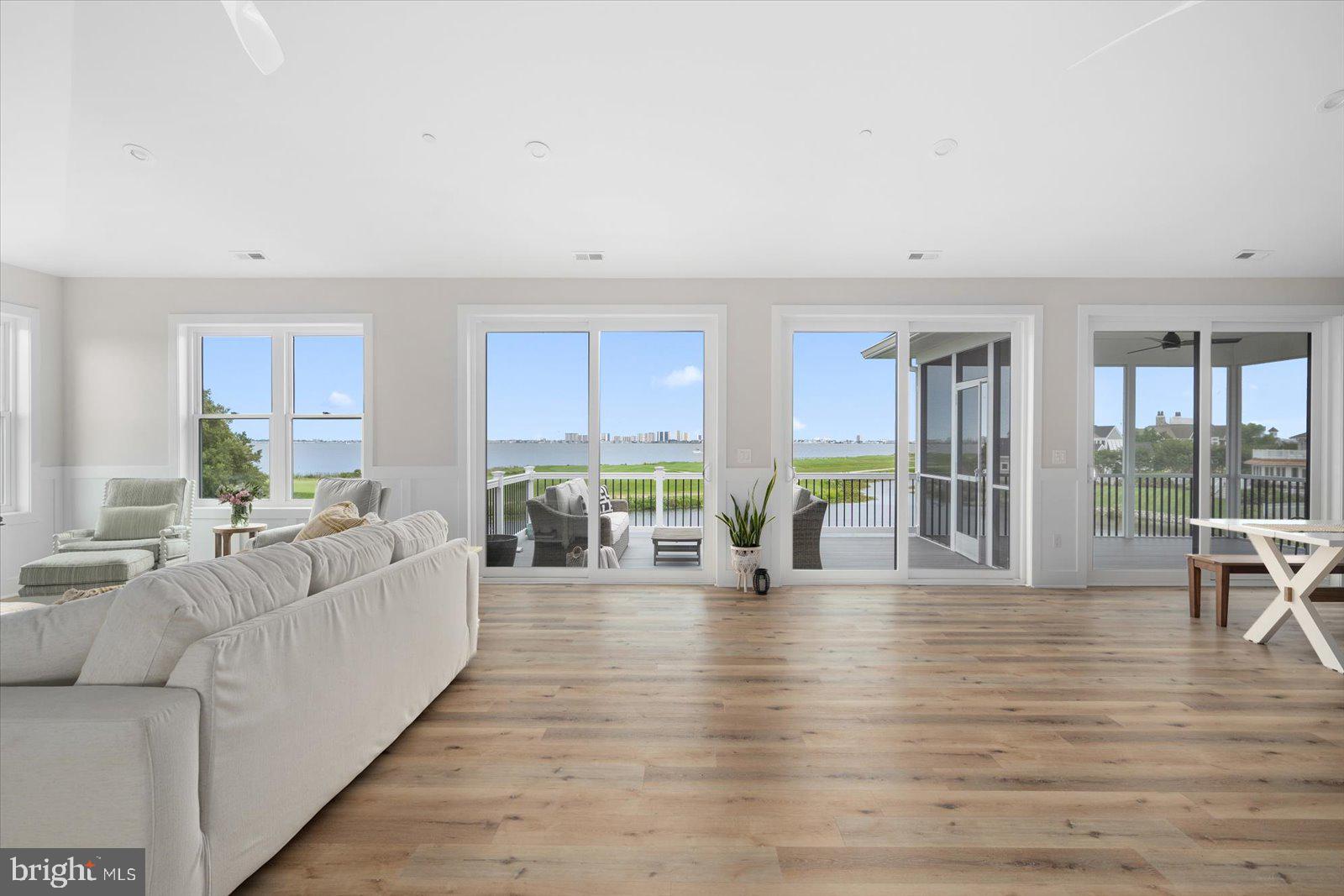 LIGHTHOUSE SOUND - Residential