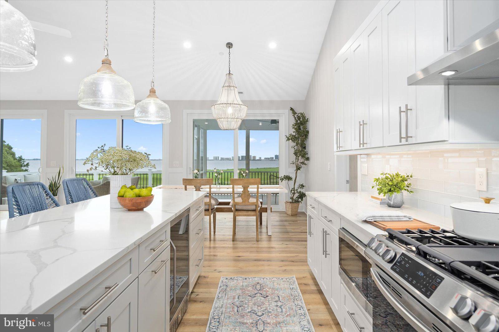 LIGHTHOUSE SOUND - Residential