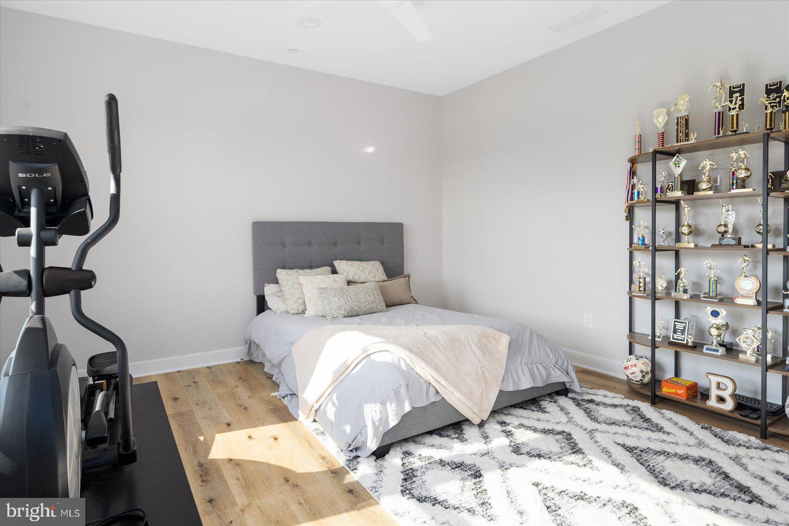 LIGHTHOUSE SOUND - Residential