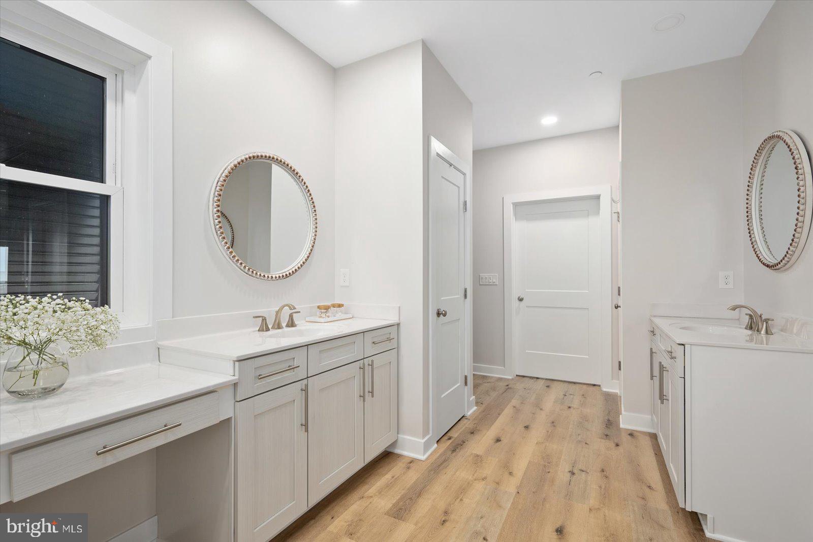 LIGHTHOUSE SOUND - Residential