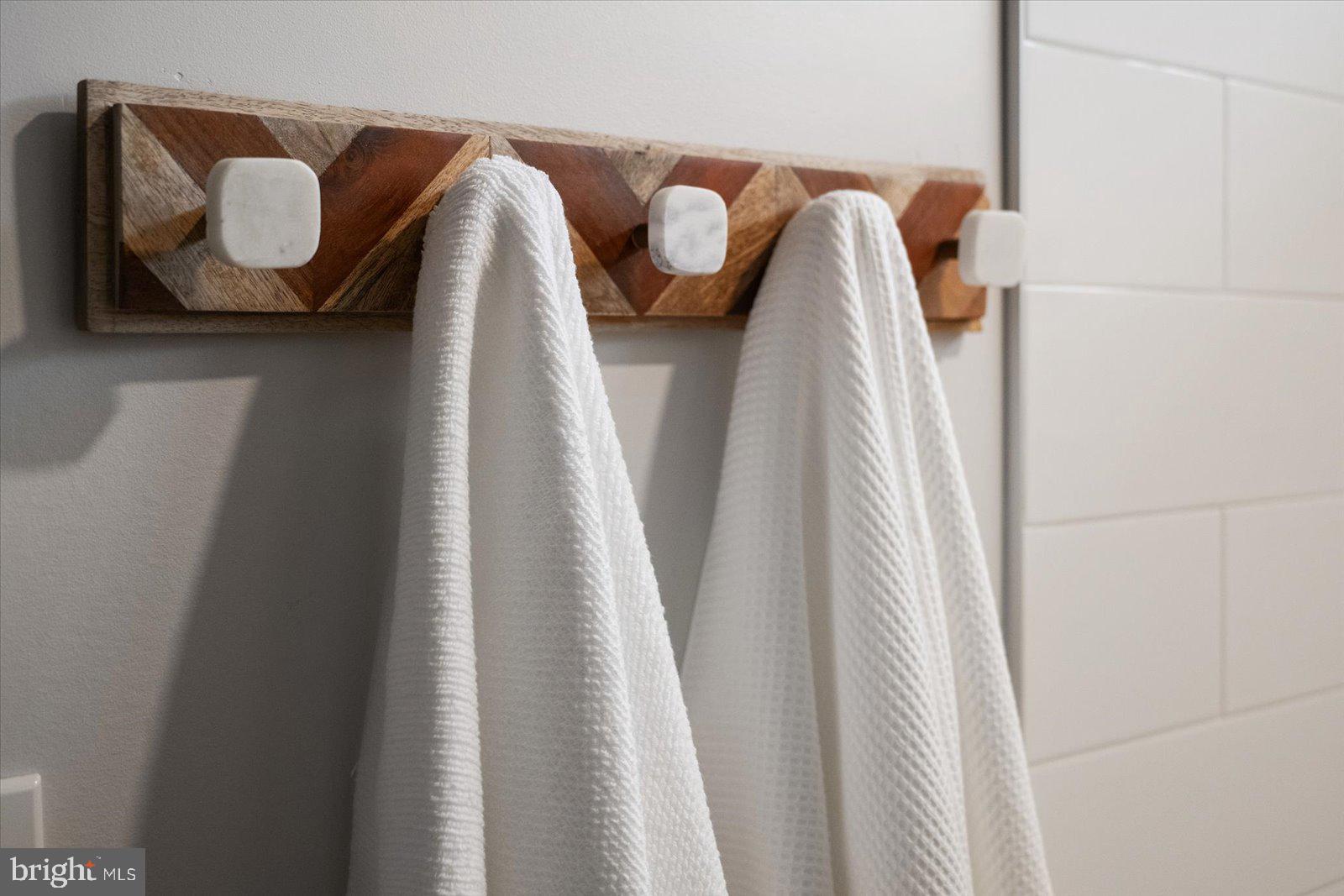 LIGHTHOUSE SOUND - Residential