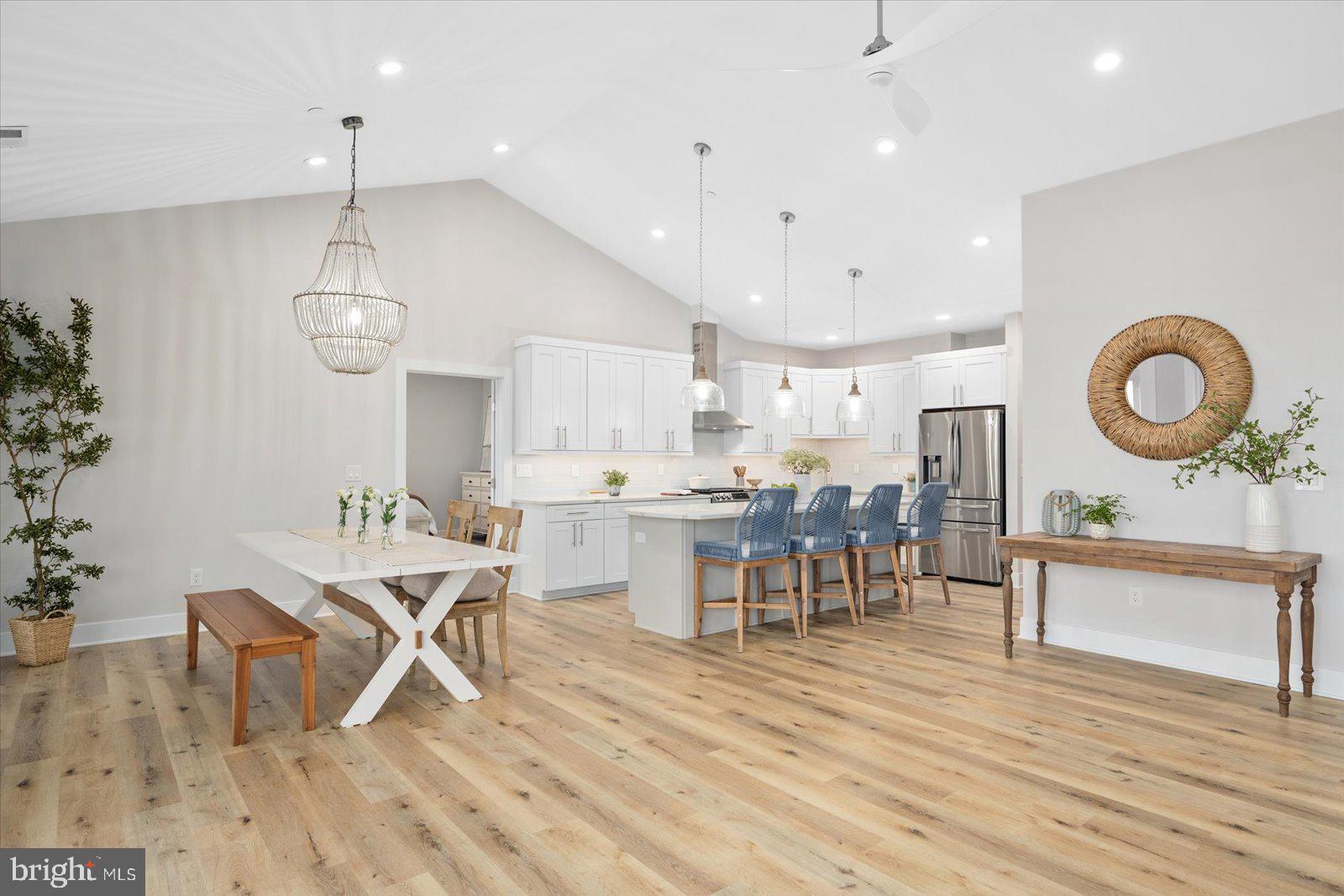 LIGHTHOUSE SOUND - Residential