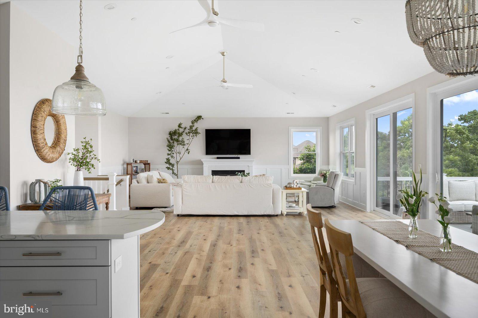 LIGHTHOUSE SOUND - Residential