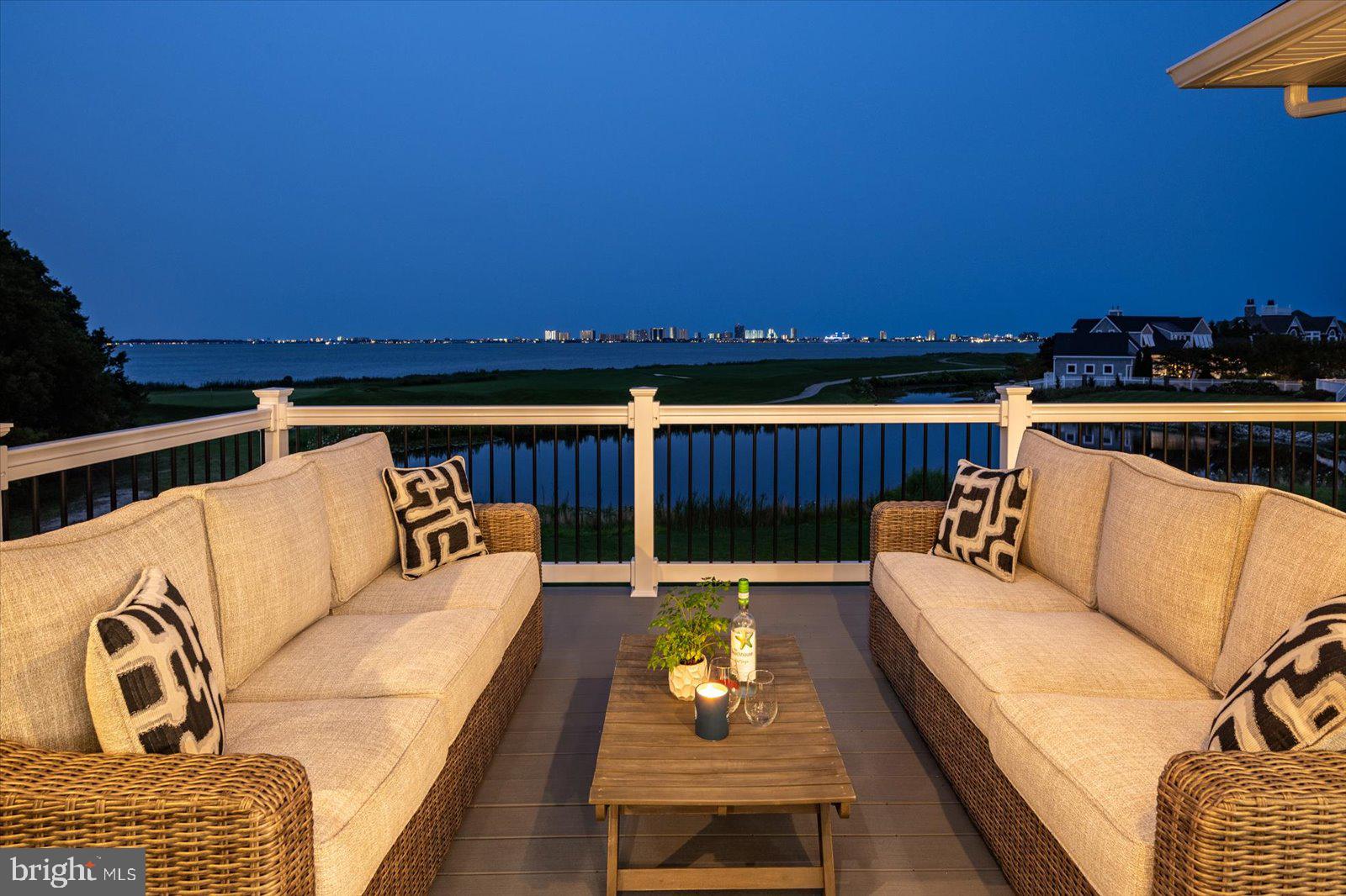 LIGHTHOUSE SOUND - Residential