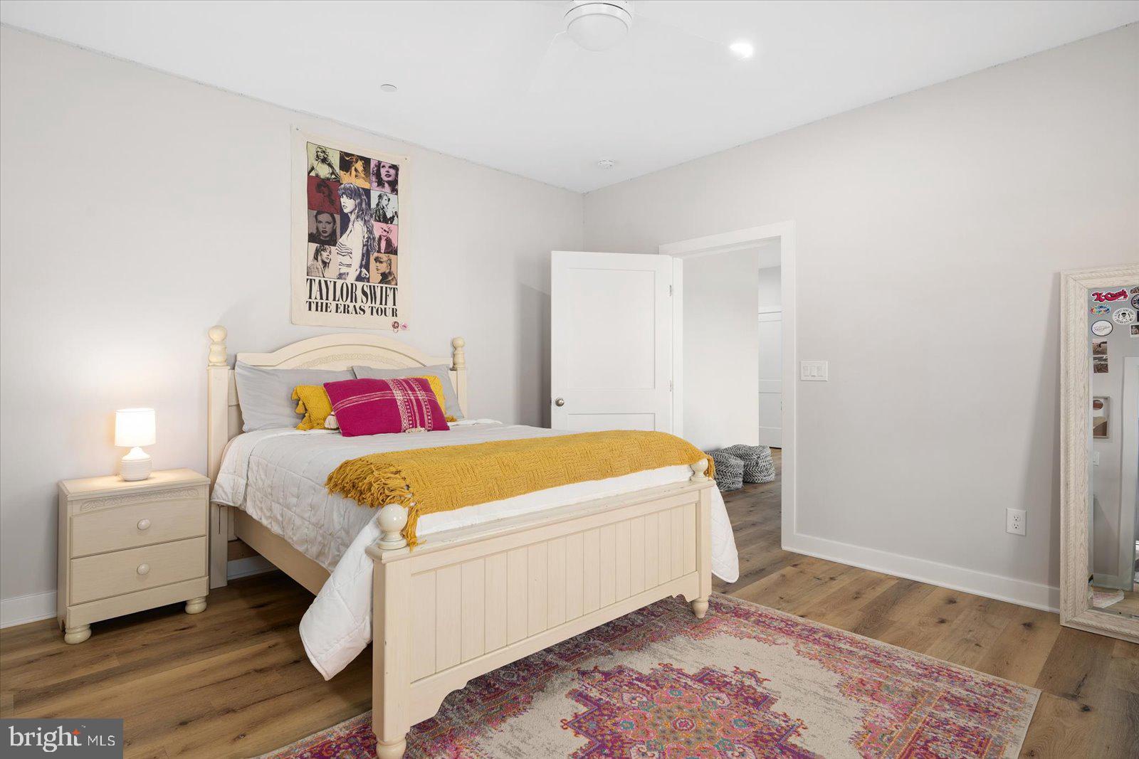 LIGHTHOUSE SOUND - Residential