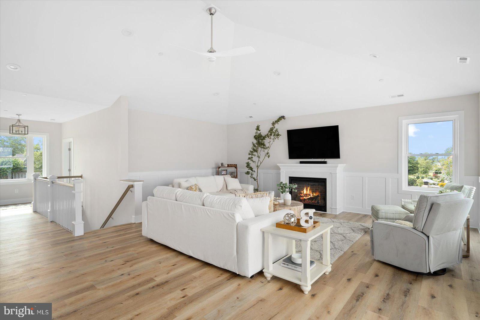 LIGHTHOUSE SOUND - Residential