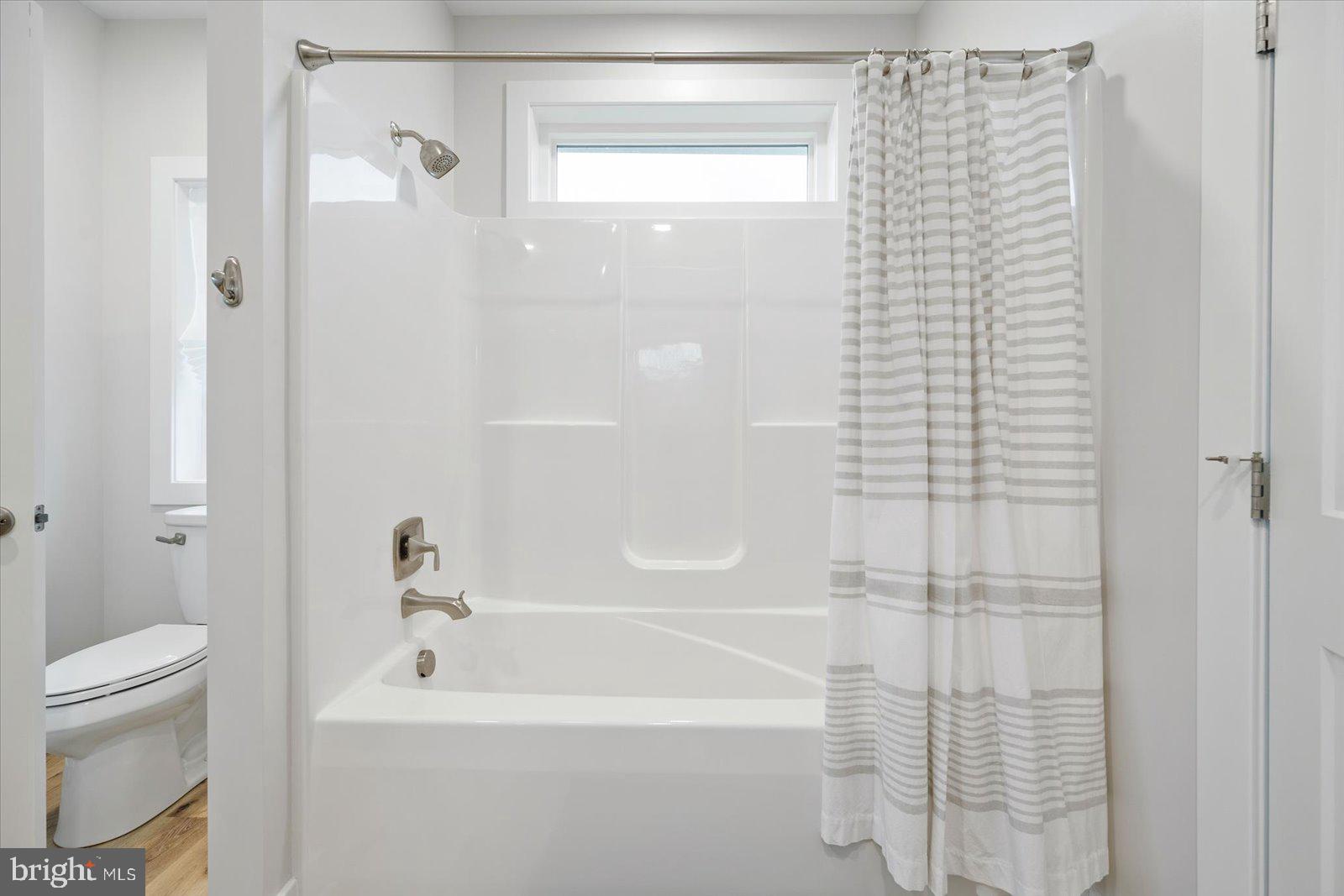 LIGHTHOUSE SOUND - Residential