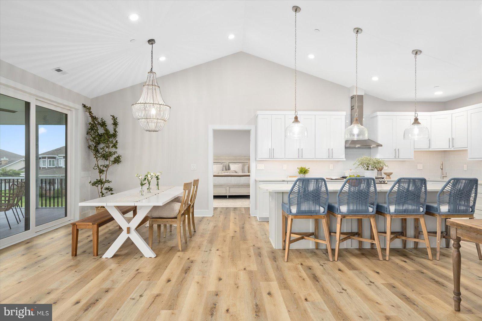 LIGHTHOUSE SOUND - Residential