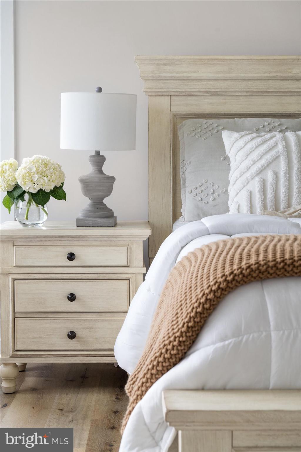 LIGHTHOUSE SOUND - Residential