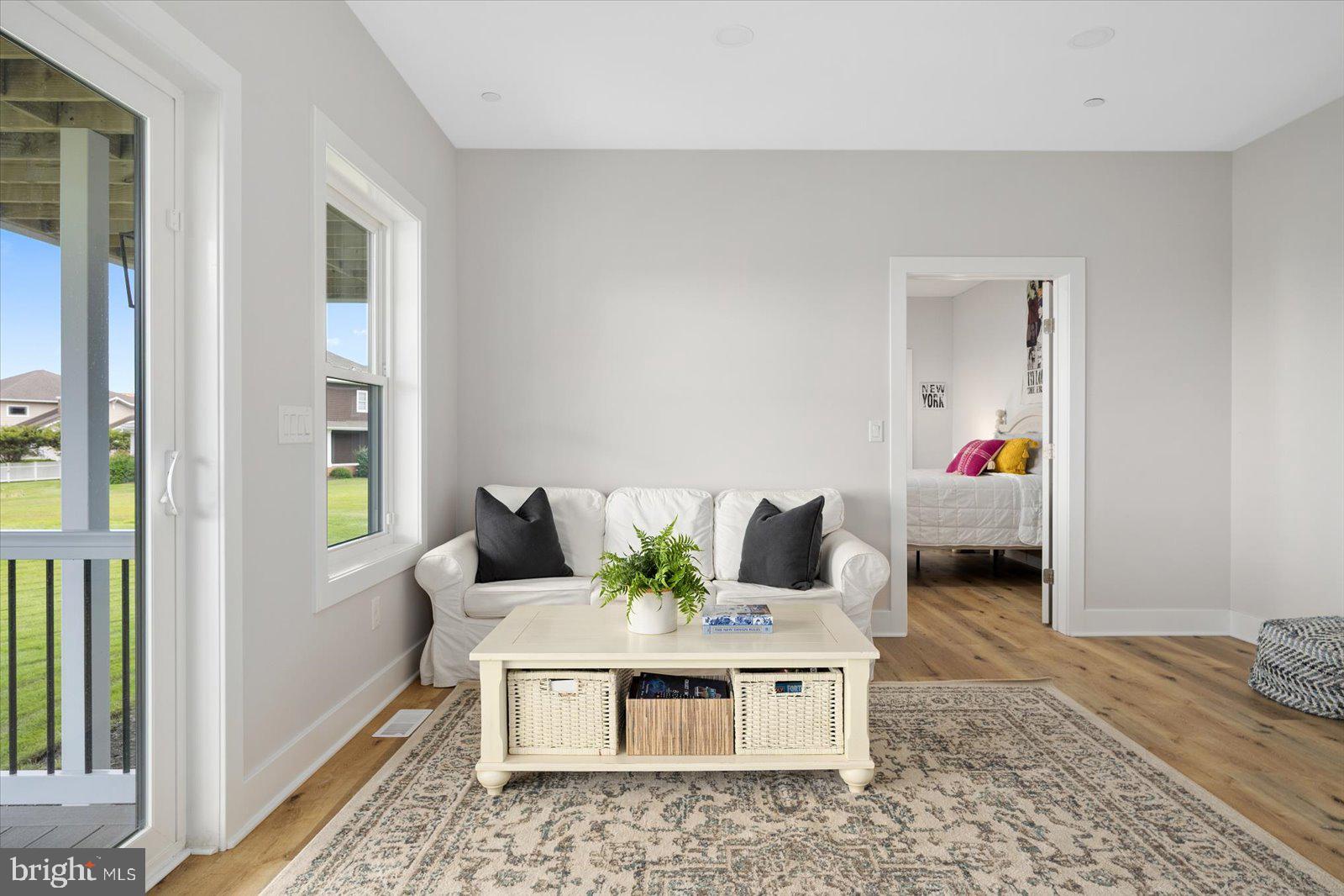 LIGHTHOUSE SOUND - Residential