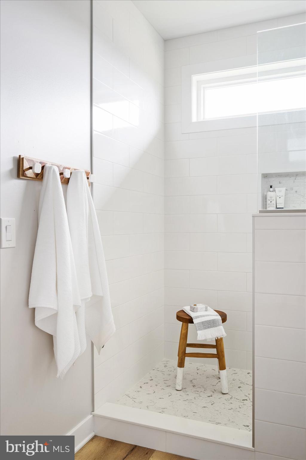 LIGHTHOUSE SOUND - Residential