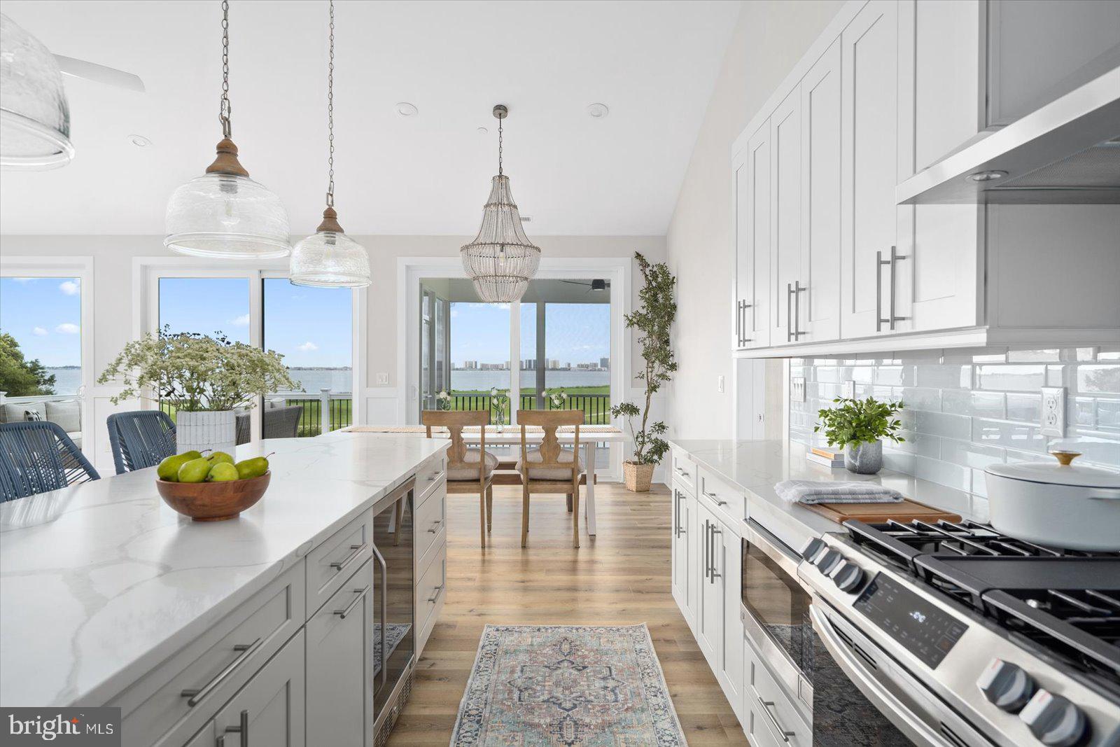 LIGHTHOUSE SOUND - Residential