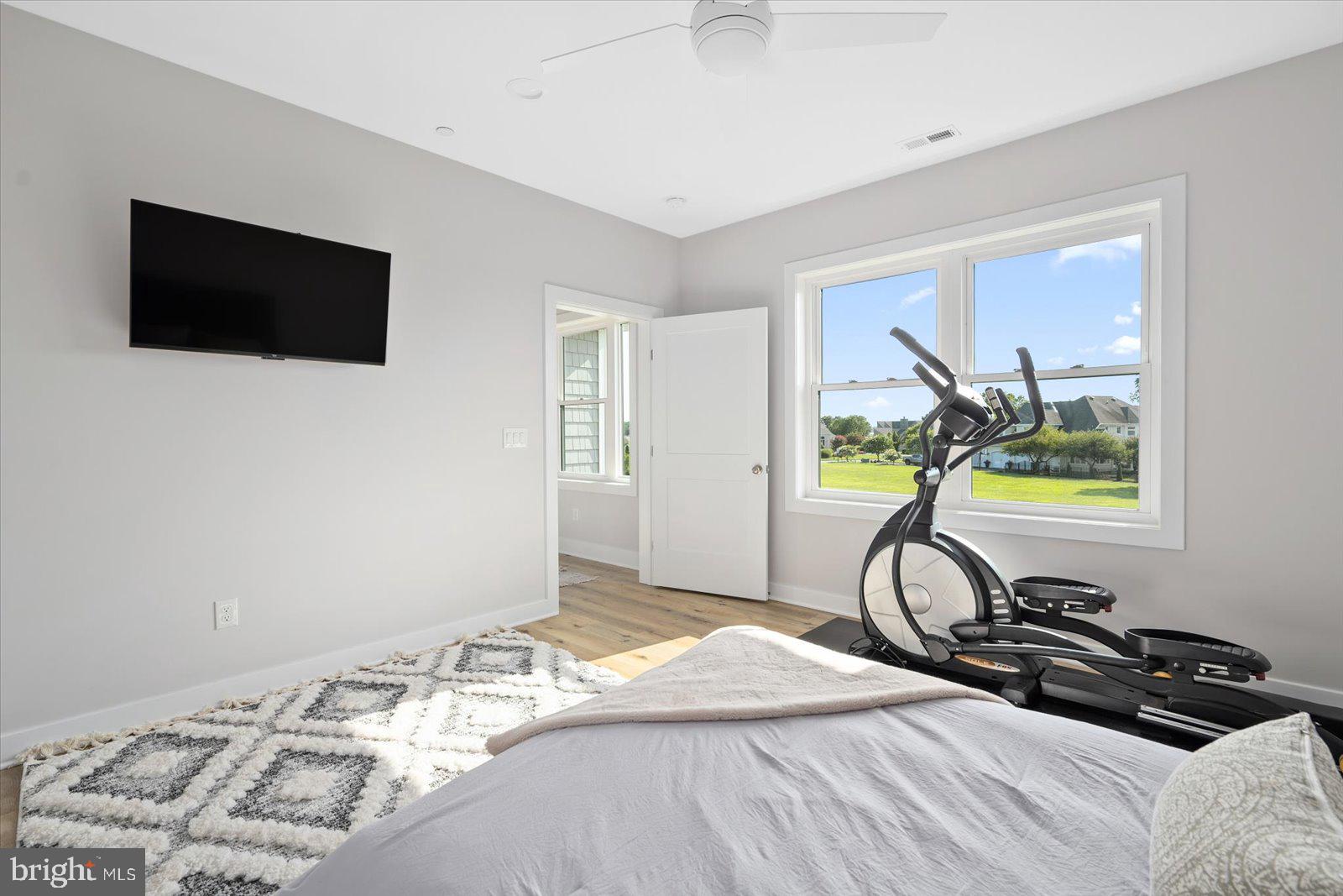 LIGHTHOUSE SOUND - Residential