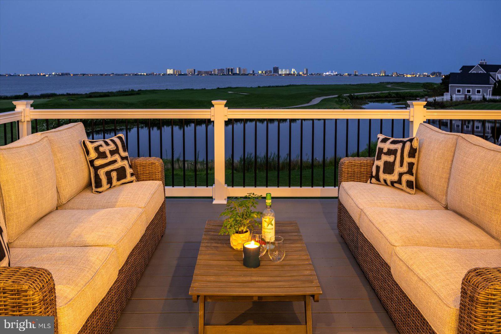 LIGHTHOUSE SOUND - Residential