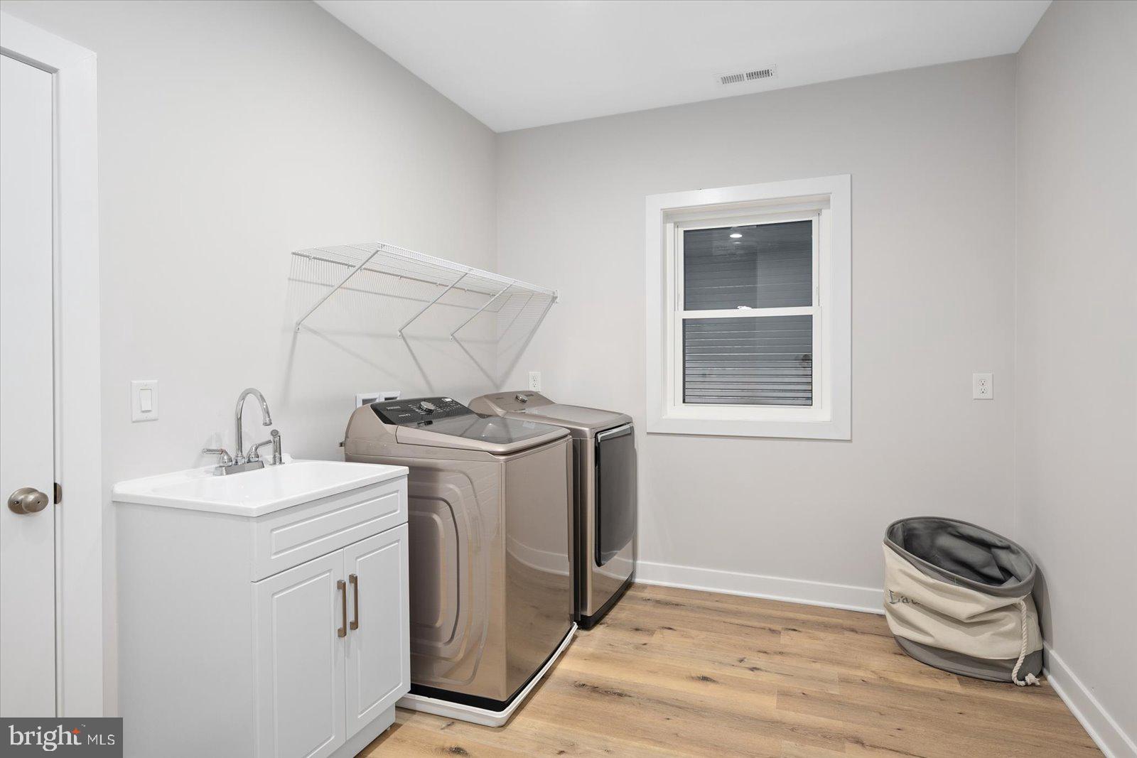 LIGHTHOUSE SOUND - Residential