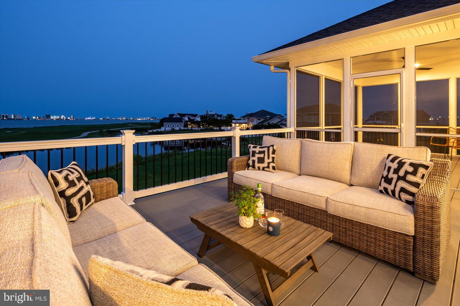 LIGHTHOUSE SOUND - Residential