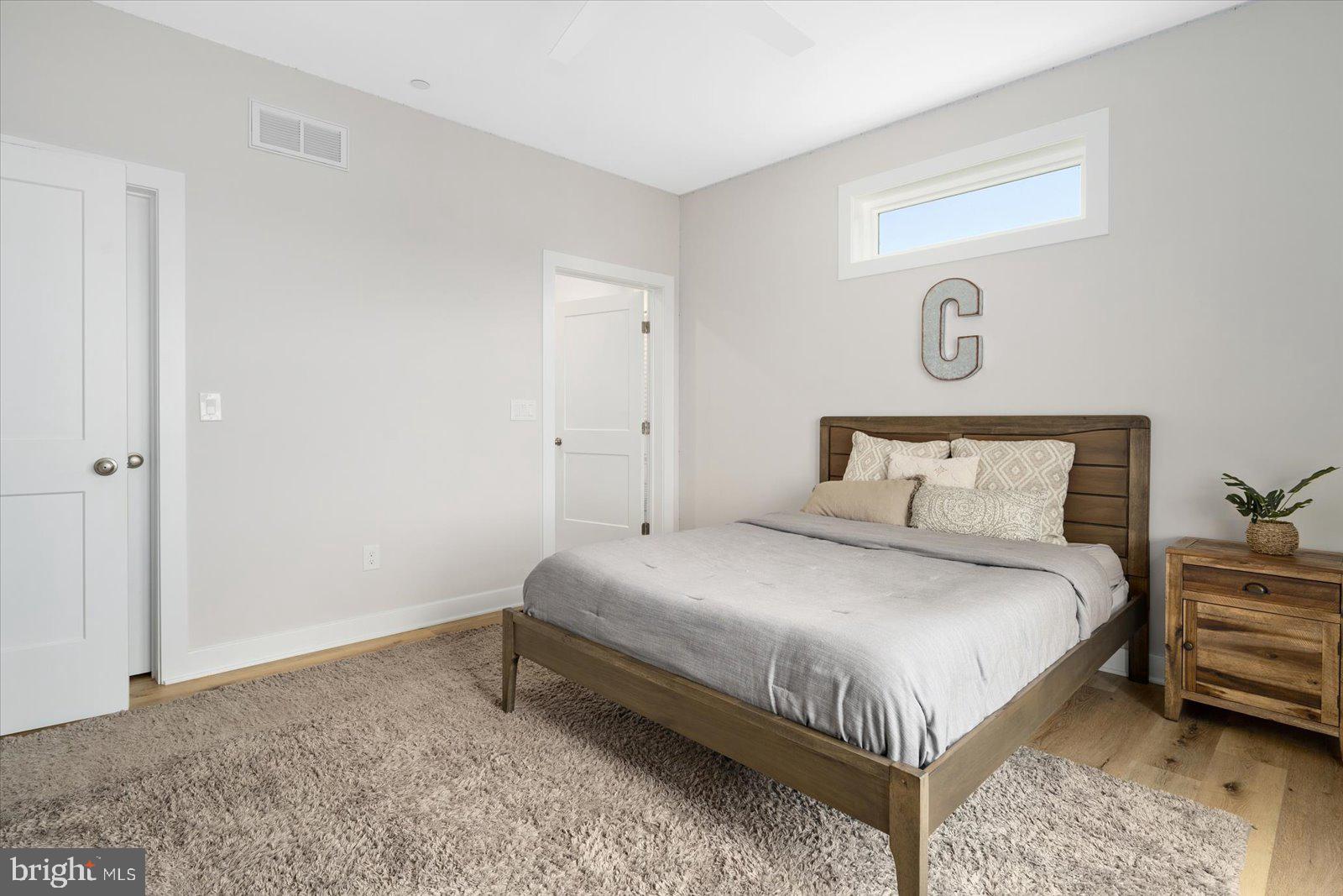 LIGHTHOUSE SOUND - Residential