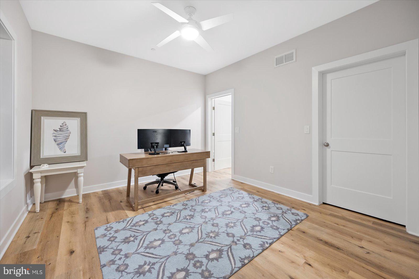 LIGHTHOUSE SOUND - Residential